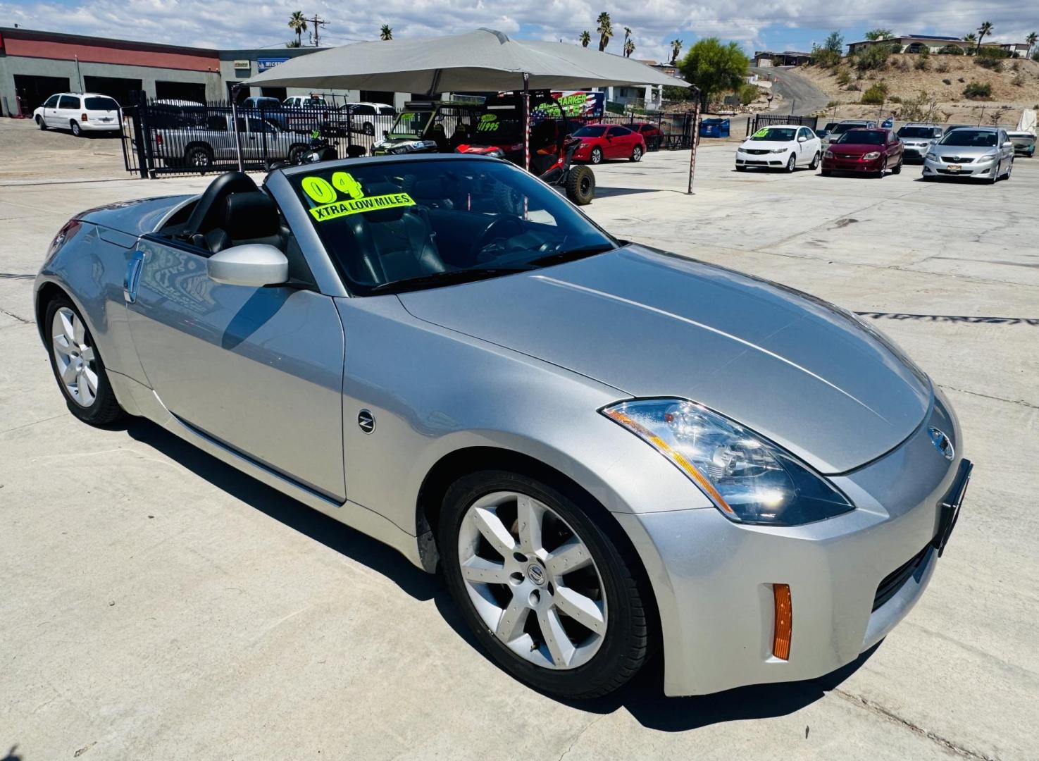 2004 Silver /black Nissan 350Z Enthusiast Roadster (JN1AZ36A74T) with an 3.5L V6 DOHC 24V engine, 6-Speed Manual Overdrive transmission, located at 2190 Hwy 95, Bullhead City, AZ, 86442, (928) 704-0060, 0.000000, 0.000000 - 2007 Nissan 350 Z convertible. Automatic . 2 owner clean carfax. Only !!!!! 25,425 original miles. Always garaged. in excellent condition. Automatic trans, electric power convertible top. tires 1 year old look like new. All maintenance records. What an amazing super clean low mileage fun car. Only - Photo#1