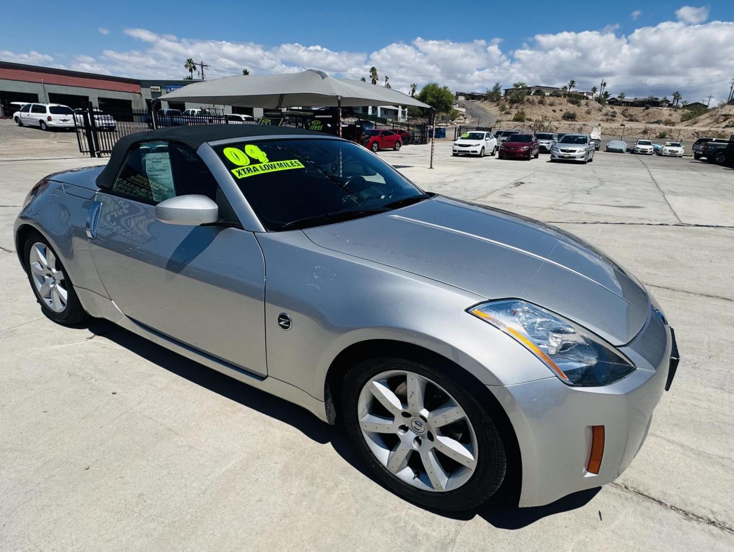 2004 Silver /black Nissan 350Z Enthusiast Roadster (JN1AZ36A74T) with an 3.5L V6 DOHC 24V engine, 6-Speed Manual Overdrive transmission, located at 2190 Hwy 95, Bullhead City, AZ, 86442, (928) 704-0060, 0.000000, 0.000000 - 2007 Nissan 350 Z convertible. Automatic . 2 owner clean carfax. Only !!!!! 25,425 original miles. Always garaged. in excellent condition. Automatic trans, electric power convertible top. tires 1 year old look like new. All maintenance records. What an amazing super clean low mileage fun car. Only - Photo#11