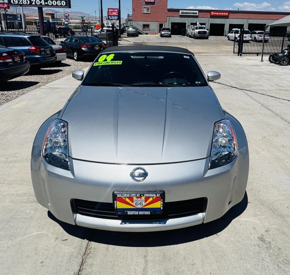 2004 Silver /black Nissan 350Z Enthusiast Roadster (JN1AZ36A74T) with an 3.5L V6 DOHC 24V engine, 6-Speed Manual Overdrive transmission, located at 2190 Hwy 95, Bullhead City, AZ, 86442, (928) 704-0060, 0.000000, 0.000000 - 2007 Nissan 350 Z convertible. Automatic . 2 owner clean carfax. Only !!!!! 25,425 original miles. Always garaged. in excellent condition. Automatic trans, electric power convertible top. tires 1 year old look like new. All maintenance records. What an amazing super clean low mileage fun car. Only - Photo#12