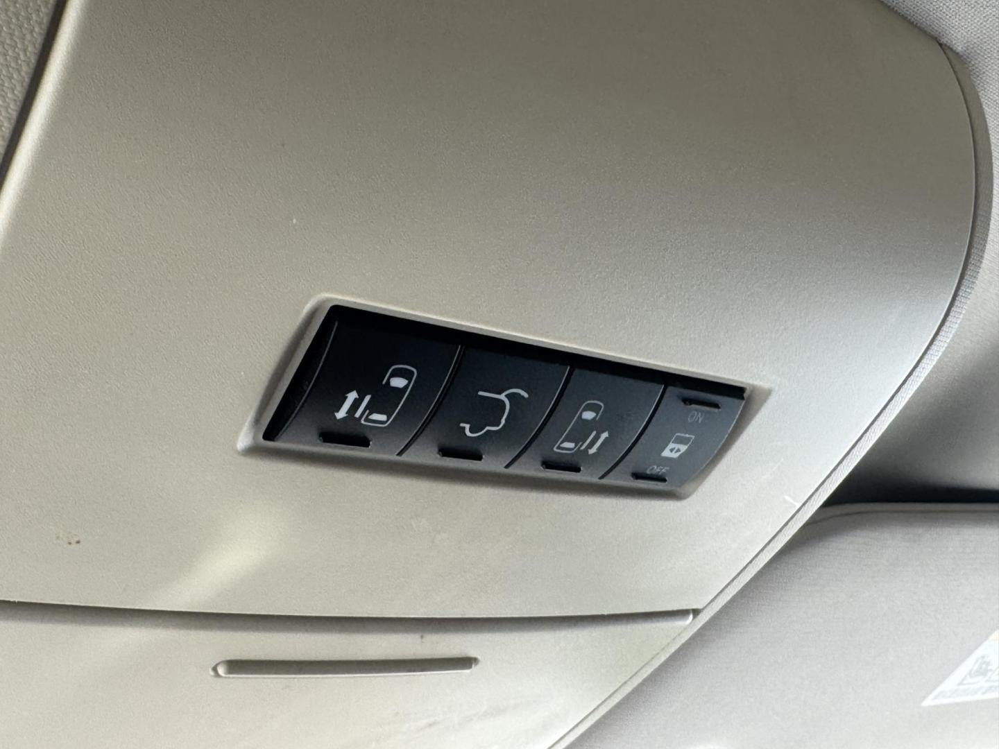 2010 Chrysler Town & Country Touring (2A4RR5D18AR) with an 3.8L V6 OHV 12V engine, 6-Speed Automatic transmission, located at 2190 Hwy 95, Bullhead City, AZ, 86442, (928) 704-0060, 0.000000, 0.000000 - Photo#7