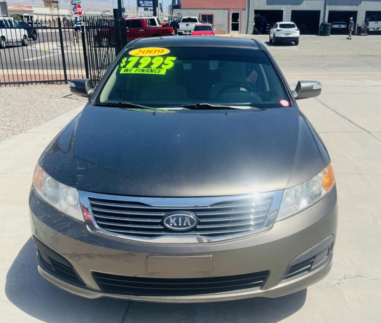 2009 Kia Optima EX (KNAGE228695) with an 2.4L L4 DOHC 16V engine, 4-Speed Automatic transmission, located at 2190 Hwy 95, Bullhead City, AZ, 86442, (928) 704-0060, 0.000000, 0.000000 - Photo#1