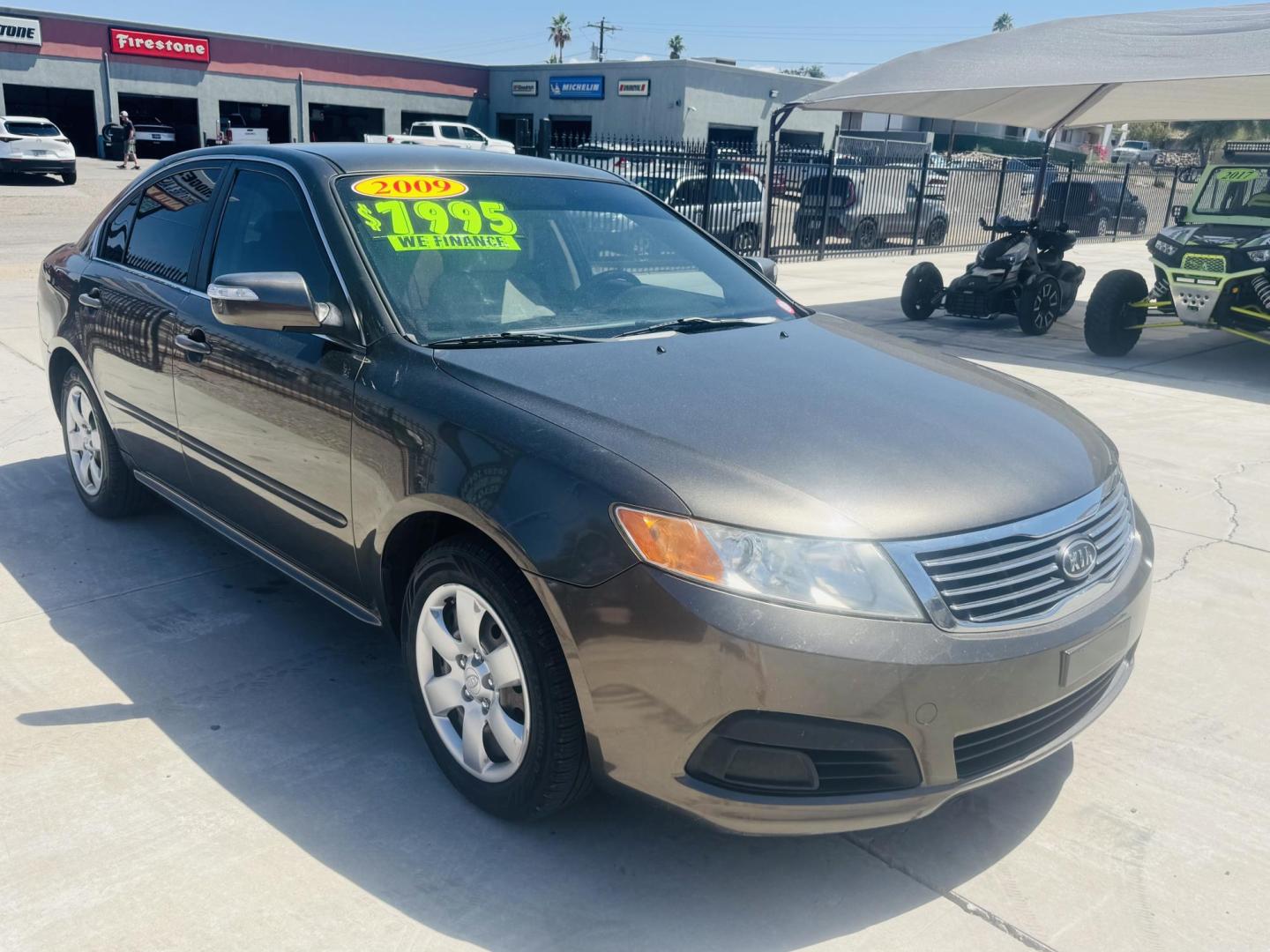 2009 Kia Optima EX (KNAGE228695) with an 2.4L L4 DOHC 16V engine, 4-Speed Automatic transmission, located at 2190 Hwy 95, Bullhead City, AZ, 86442, (928) 704-0060, 0.000000, 0.000000 - Photo#2