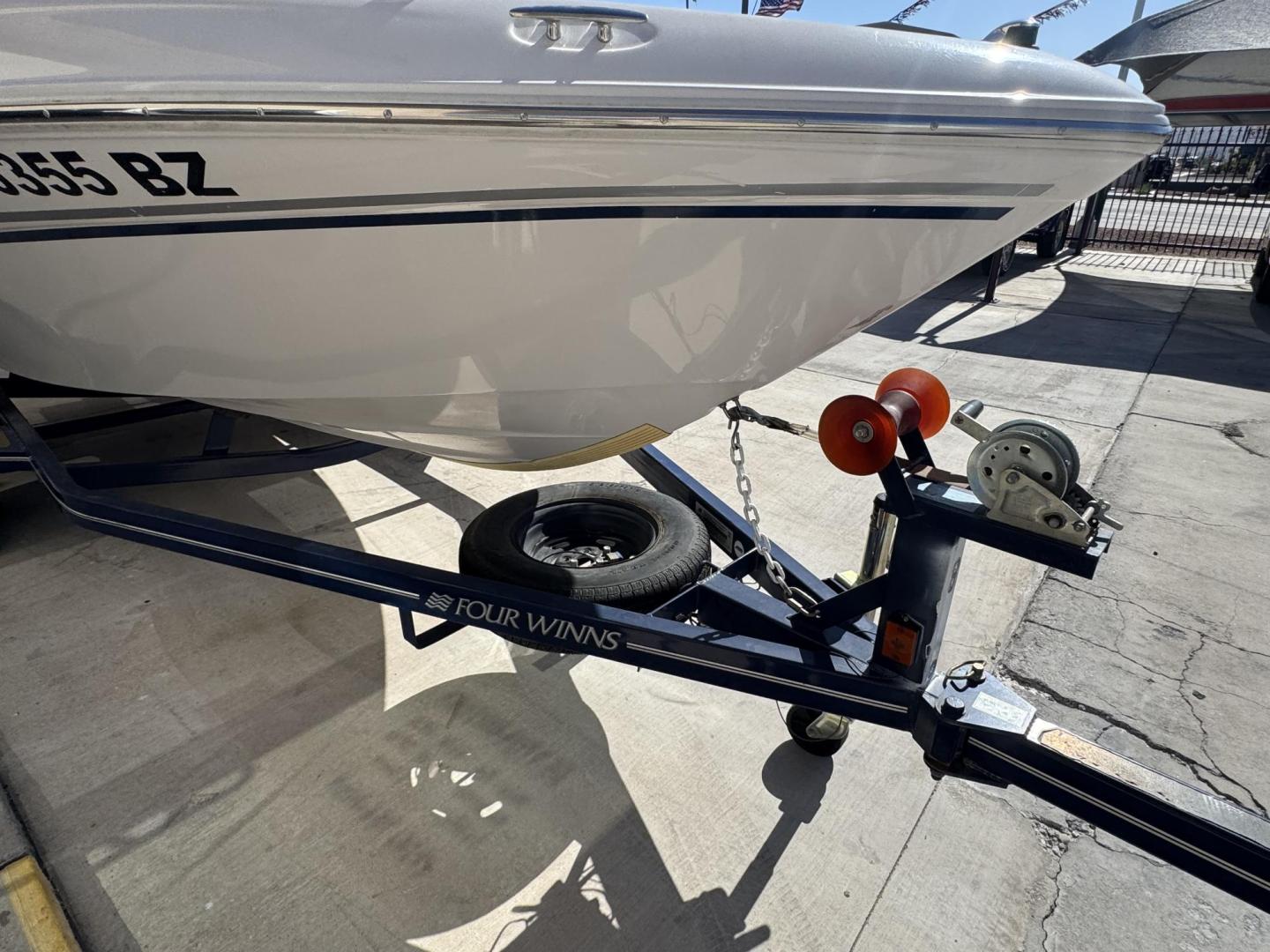 2004 White four winns Horizon 190 , located at 2190 Hwy 95, Bullhead City, AZ, 86442, (928) 704-0060, 0.000000, 0.000000 - 2004 Four winns Horizon 190. super clean 360 hours. Completely serviced. Wake board tower. bimini top . clean boat. stereo. always garaged. $13777 - Photo#2