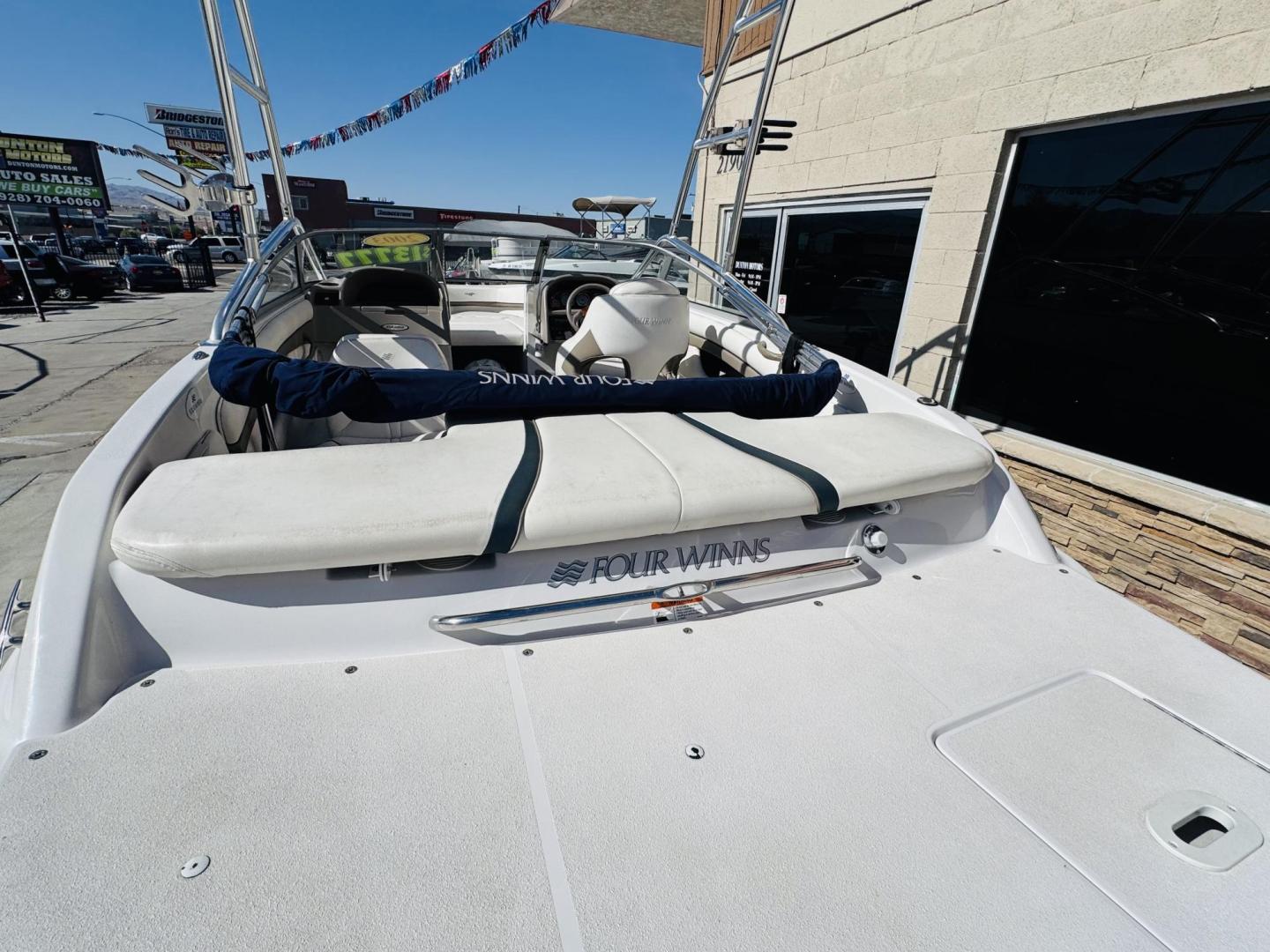 2004 White four winns Horizon 190 , located at 2190 Hwy 95, Bullhead City, AZ, 86442, (928) 704-0060, 0.000000, 0.000000 - 2004 Four winns Horizon 190. super clean 360 hours. Completely serviced. Wake board tower. bimini top . clean boat. stereo. always garaged. $13777 - Photo#11