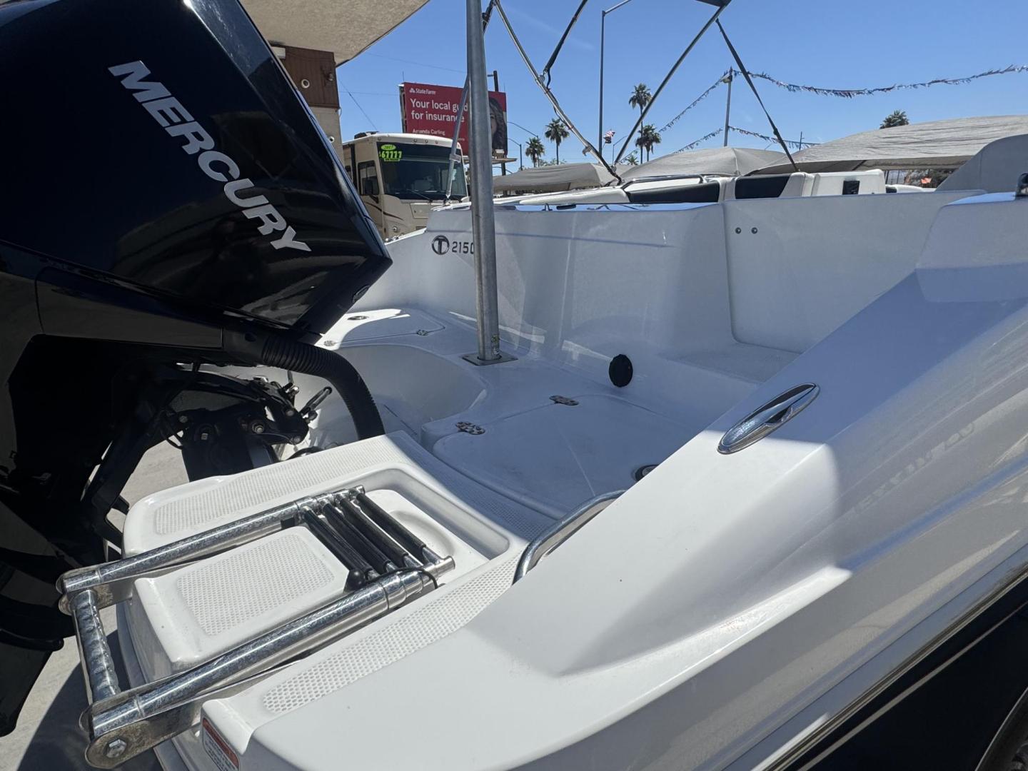 2022 White Tahoe 2150 , located at 2190 Hwy 95, Bullhead City, AZ, 86442, (928) 704-0060, 0.000000, 0.000000 - 1 owner 2022 Tahoe . Super clean custom stereo Bimini top full cover 38 hours . New tires . - Photo#8