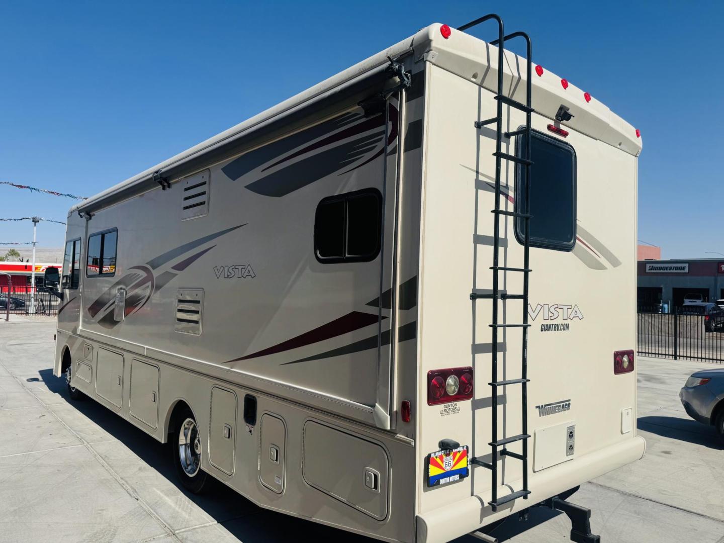 2017 light tan Ford vista 290 VE - (1F65F5DY7H0) with an 6.8L V10 SOHC 30V engine, located at 2190 Hwy 95, Bullhead City, AZ, 86442, (928) 704-0060, 0.000000, 0.000000 - 2017 Winnebago Vista 290 Ve. only 6k miles. 1 full wall slide out. generator. fully loaded. 30Ft in length. Large triton v10 engine on a ford f530 chassis. set up with tow package to tow your vehicle. outdoor kitchen and tv entertainment center. outdoor speakers, bluetooth. Self auto leveling packa - Photo#8