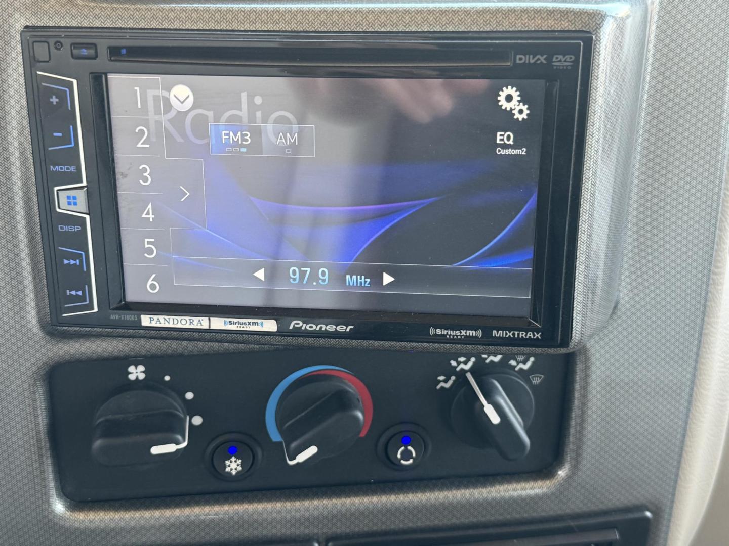2017 light tan Ford vista 290 VE - (1F65F5DY7H0) with an 6.8L V10 SOHC 30V engine, located at 2190 Hwy 95, Bullhead City, AZ, 86442, (928) 704-0060, 0.000000, 0.000000 - 2017 Winnebago Vista 290 Ve. only 6k miles. 1 full wall slide out. generator. fully loaded. 30Ft in length. Large triton v10 engine on a ford f530 chassis. set up with tow package to tow your vehicle. outdoor kitchen and tv entertainment center. outdoor speakers, bluetooth. Self auto leveling packa - Photo#16