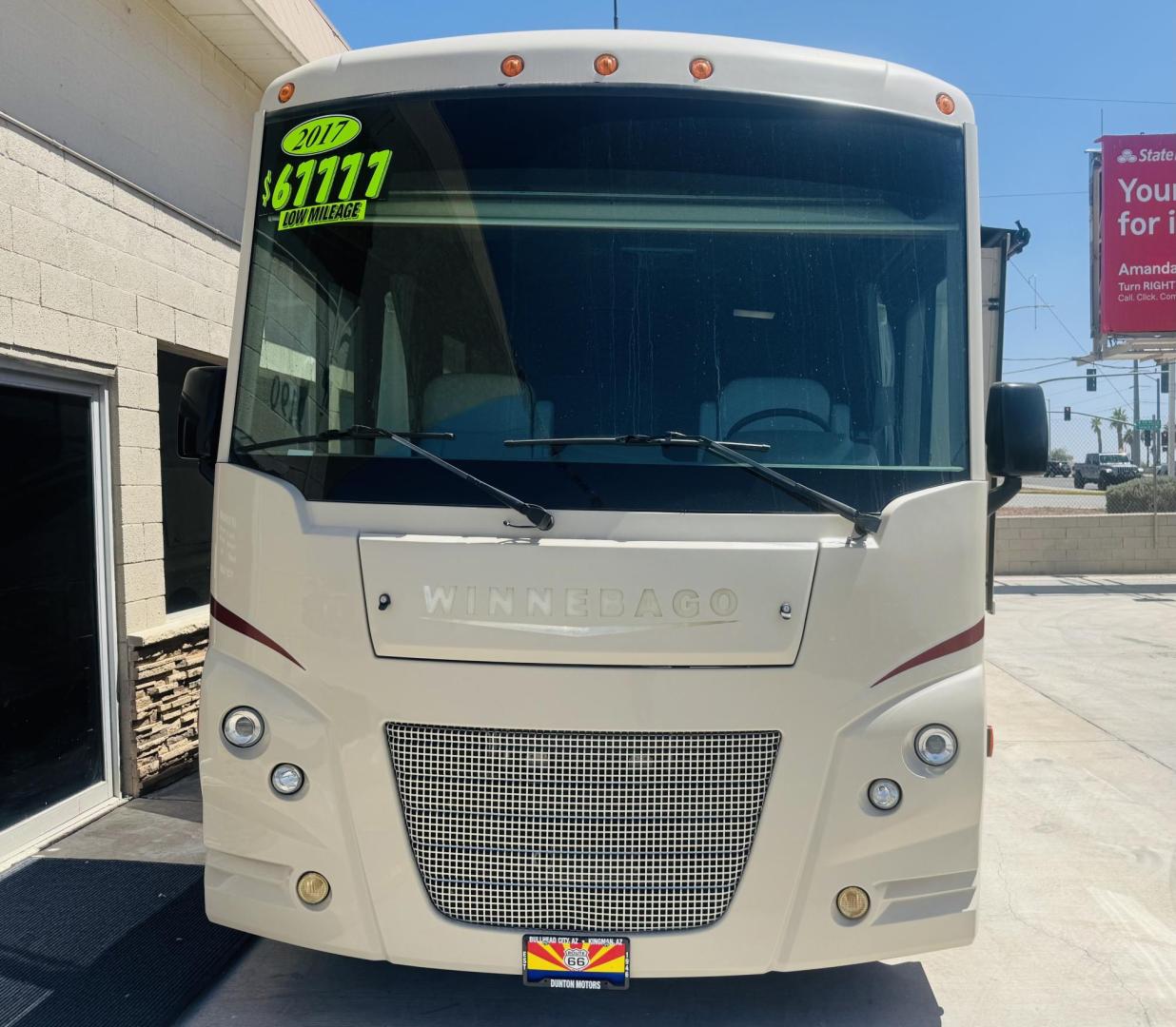 2017 light tan Ford vista 290 VE - (1F65F5DY7H0) with an 6.8L V10 SOHC 30V engine, located at 2190 Hwy 95, Bullhead City, AZ, 86442, (928) 704-0060, 0.000000, 0.000000 - 2017 Winnebago Vista 290 Ve. only 6k miles. 1 full wall slide out. generator. fully loaded. 30Ft in length. Large triton v10 engine on a ford f530 chassis. set up with tow package to tow your vehicle. outdoor kitchen and tv entertainment center. outdoor speakers, bluetooth. Self auto leveling packa - Photo#20