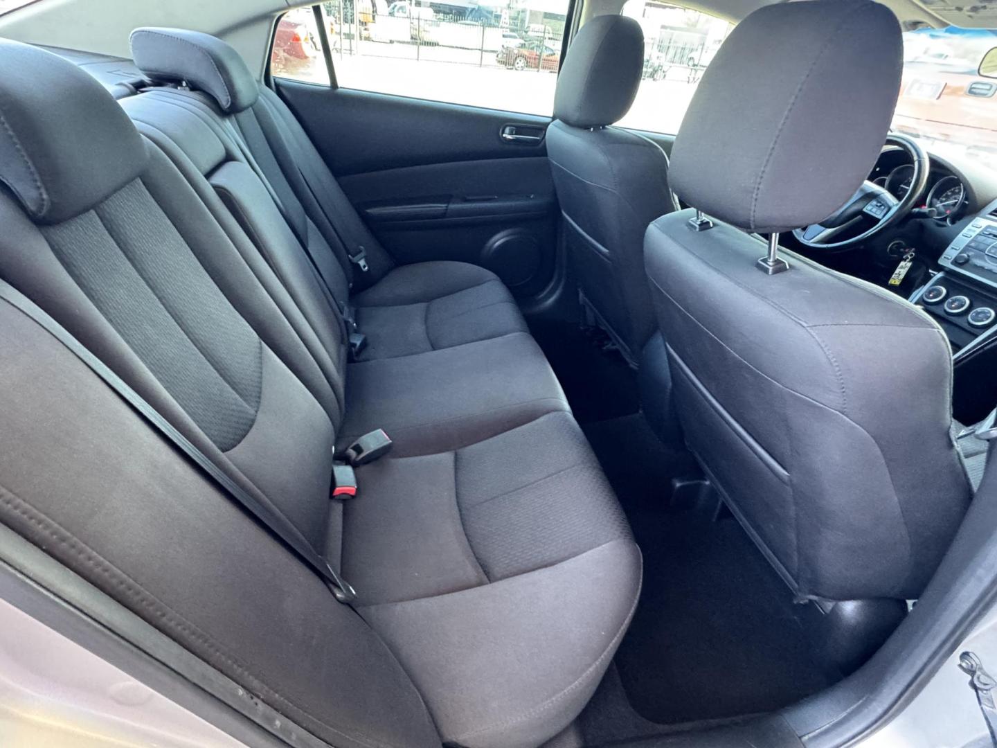2012 Silver Mazda MAZDA6 I Touring (1YVHZ8DH3C5) with an 2.5L L4 DOHC 16V engine, 6-Speed Automatic transmission, located at 2190 Hwy 95, Bullhead City, AZ, 86442, (928) 704-0060, 0.000000, 0.000000 - Photo#5