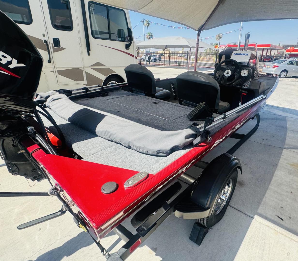 2022 Red Tracker Marine Bass tracker classic XL , located at 2190 Hwy 95, Bullhead City, AZ, 86442, (928) 704-0060, 0.000000, 0.000000 - On consignment. 2022 Bass tracker Classic XL. 16ft. 50 mercury 4 stroke engine. livewell . bimini top. pole holder. fish finder, trolling motor. Runs great. less than 50hours on it. Free and clear title. great running fishing boat with trailer. - Photo#10
