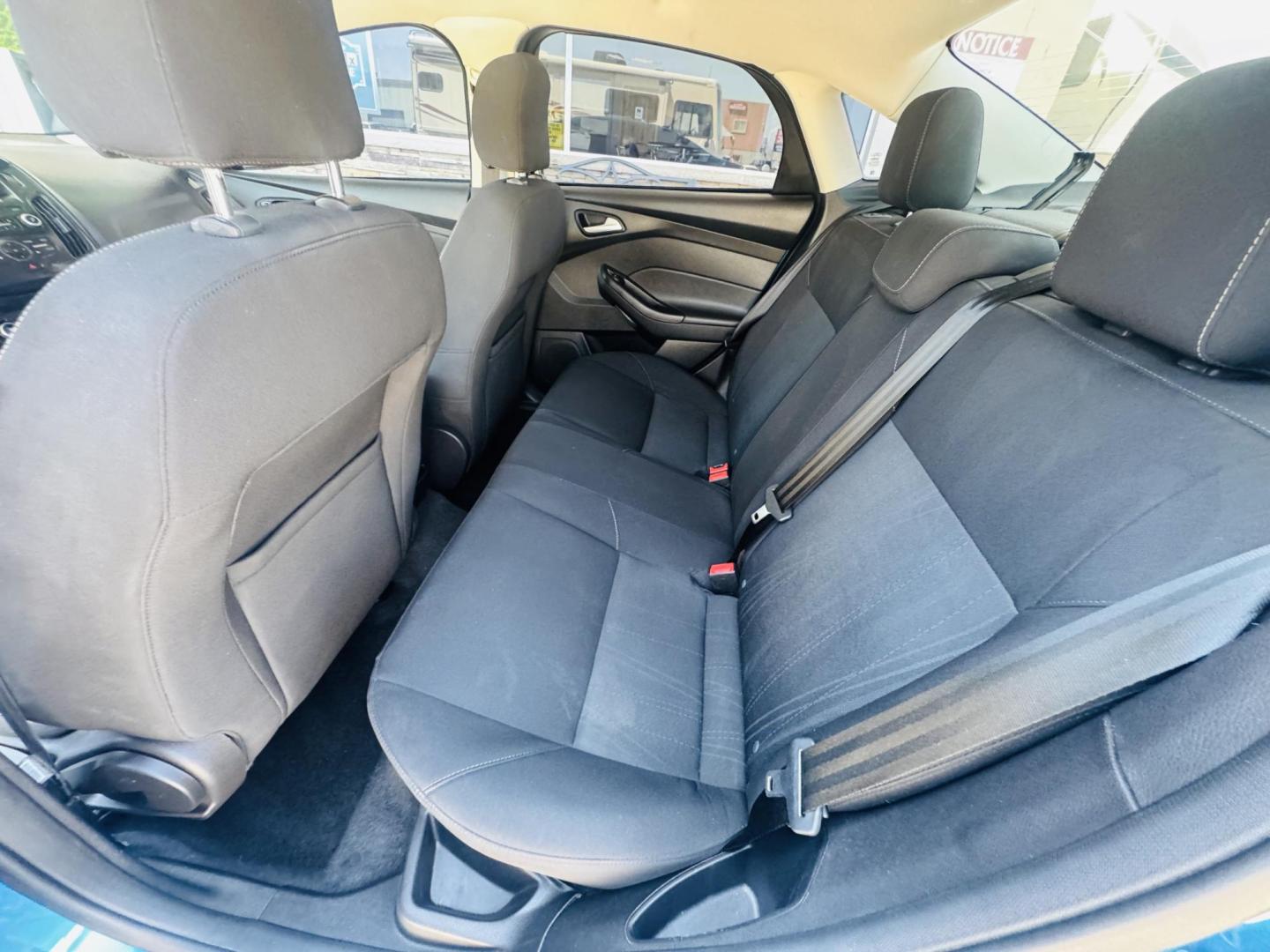 2015 blue Ford Focus SE , located at 2190 Hwy 95, Bullhead City, AZ, 86442, (928) 704-0060, 0.000000, 0.000000 - 2015 Ford Focus SE. only 74k miles. Brand new tires. completely serviced. Free warranty, Free carfax. IN house financing available. bluetooth, backup camera, ice cold AC. - Photo#8