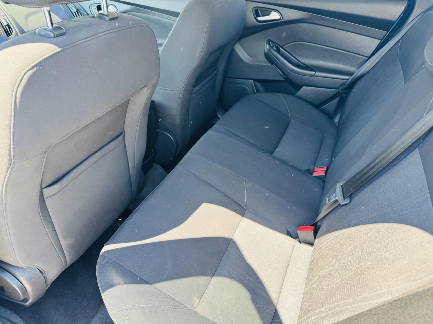 2015 blue Ford Focus SE , located at 2190 Hwy 95, Bullhead City, AZ, 86442, (928) 704-0060, 0.000000, 0.000000 - 2015 Ford Focus SE. only 74k miles. Brand new tires. completely serviced. Free warranty, Free carfax. IN house financing available. bluetooth, backup camera, ice cold AC. - Photo#10