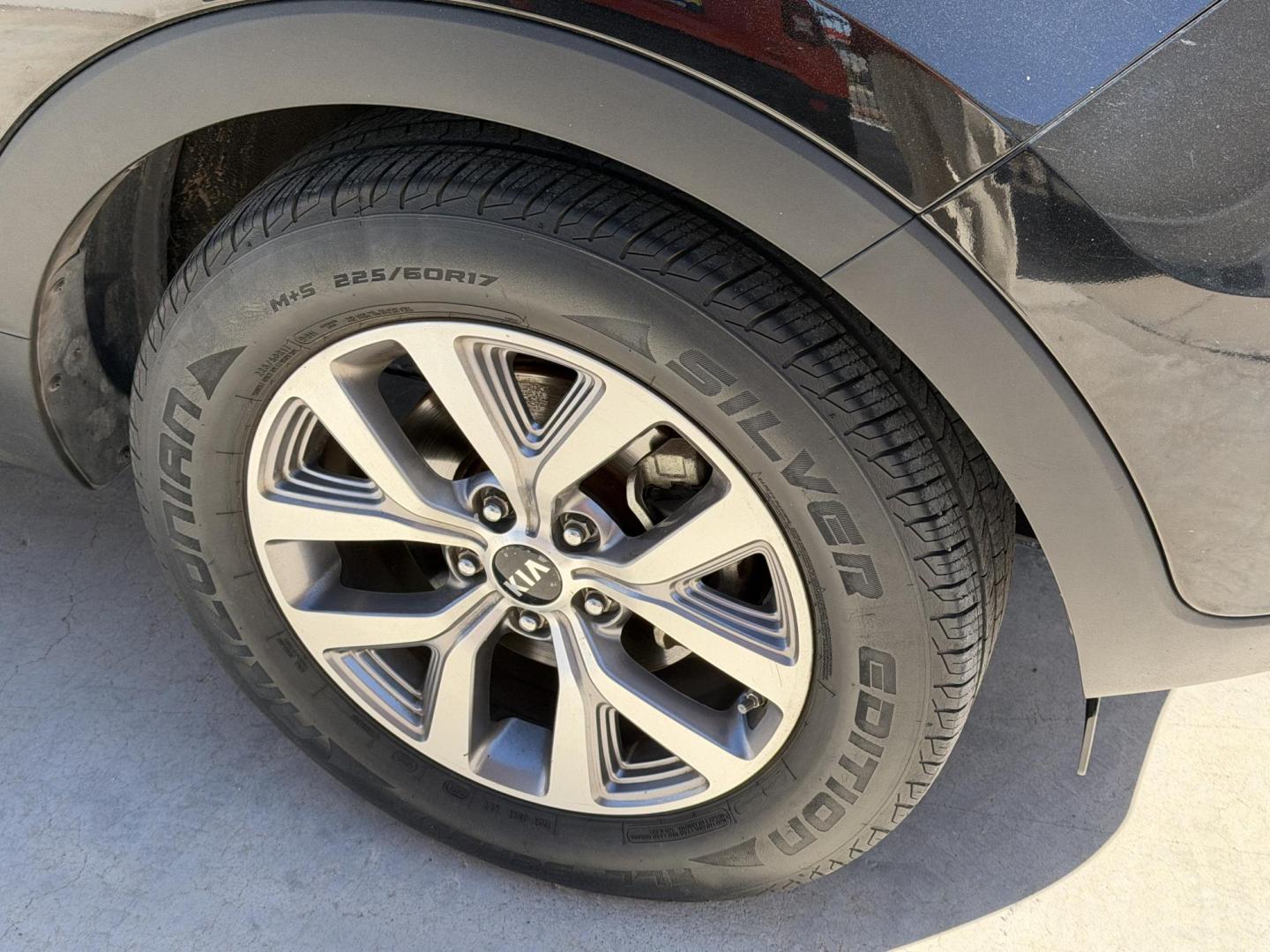 2015 Charcoal Kia Sportage LX FWD (KNDPB3AC7F7) with an 2.4L V6 DOHC 24V engine, 6-Speed Automatic transmission, located at 2190 Hwy 95, Bullhead City, AZ, 86442, (928) 704-0060, 0.000000, 0.000000 - 2015 Kia sportage. 1 owner we finance. free carfax, free warranty. - Photo#3