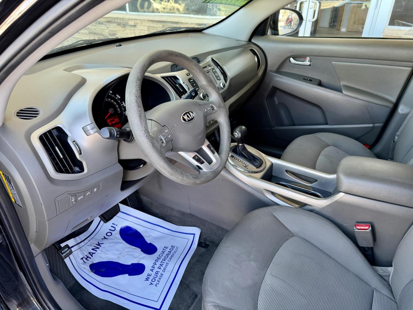 2015 Charcoal Kia Sportage LX FWD (KNDPB3AC7F7) with an 2.4L V6 DOHC 24V engine, 6-Speed Automatic transmission, located at 2190 Hwy 95, Bullhead City, AZ, 86442, (928) 704-0060, 0.000000, 0.000000 - 2015 Kia sportage. 1 owner we finance. free carfax, free warranty. - Photo#4