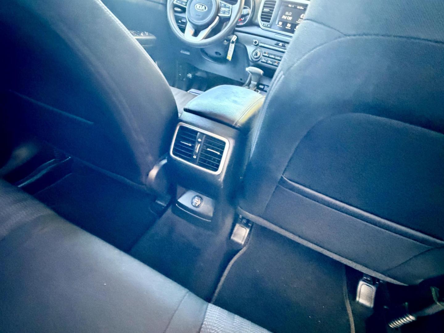 2015 Charcoal Kia Sportage LX FWD (KNDPB3AC7F7) with an 2.4L V6 DOHC 24V engine, 6-Speed Automatic transmission, located at 2190 Hwy 95, Bullhead City, AZ, 86442, (928) 704-0060, 0.000000, 0.000000 - 2015 Kia sportage. 1 owner we finance. free carfax, free warranty. - Photo#7