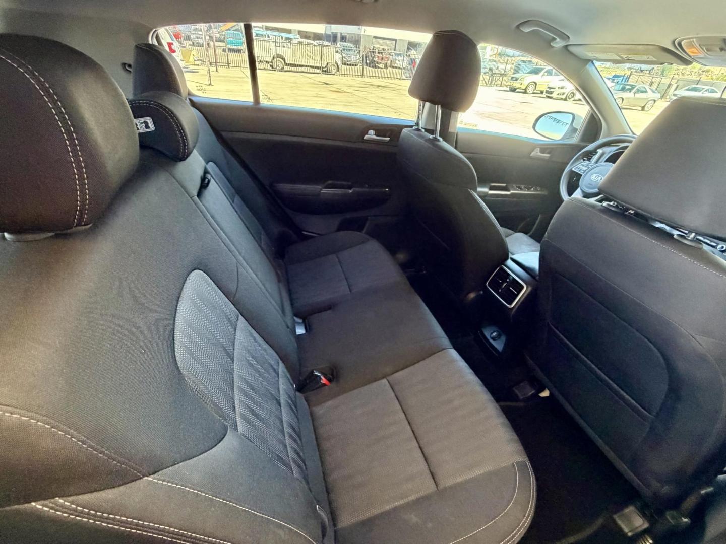 2015 Charcoal Kia Sportage LX FWD (KNDPB3AC7F7) with an 2.4L V6 DOHC 24V engine, 6-Speed Automatic transmission, located at 2190 Hwy 95, Bullhead City, AZ, 86442, (928) 704-0060, 0.000000, 0.000000 - 2015 Kia sportage. 1 owner we finance. free carfax, free warranty. - Photo#9