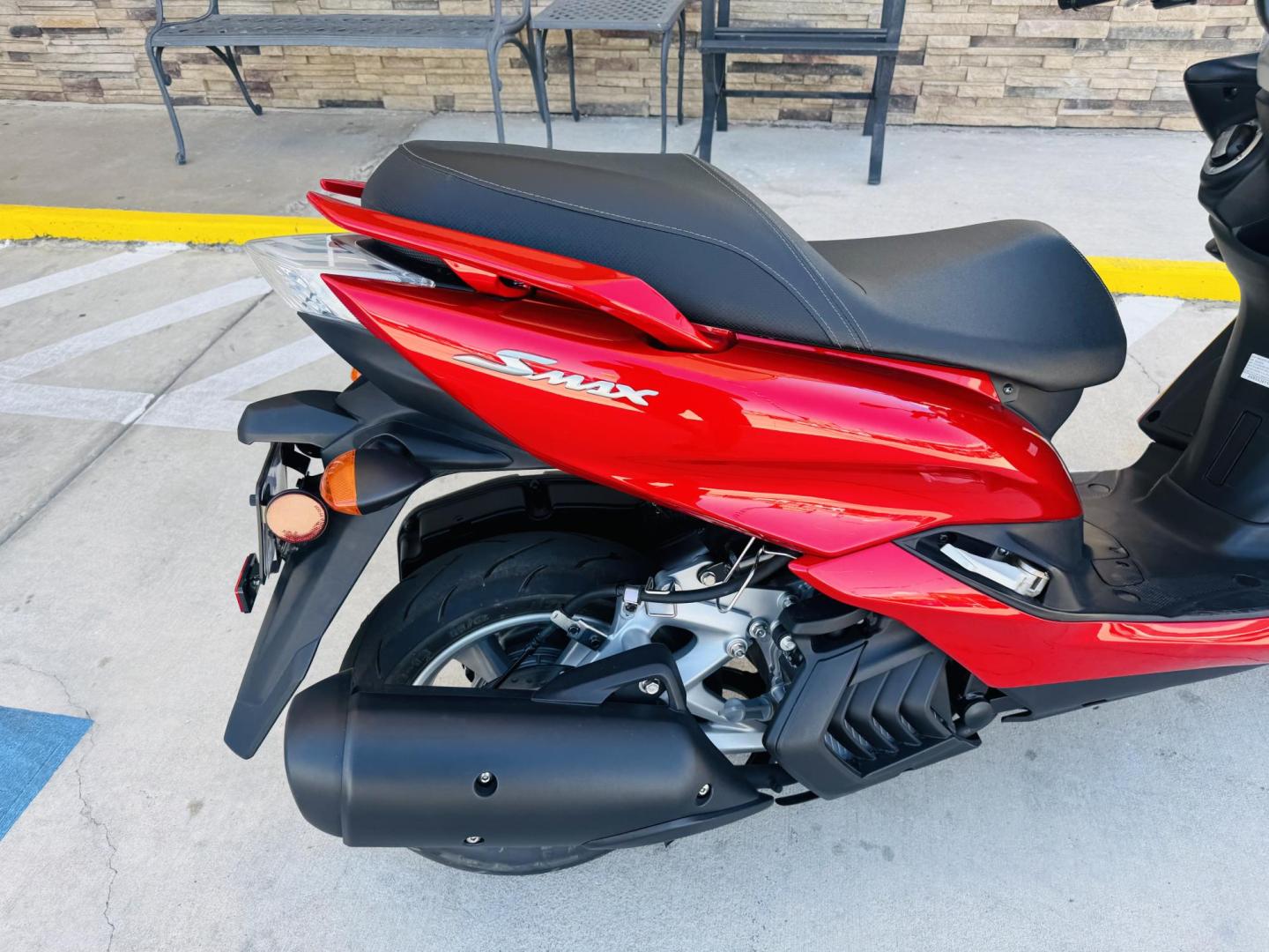 2019 Red Yamaha XC155 - (RKRSG36Y9KA) with an 155CC engine, located at 119 E Andy Devine Ave., Kingman, AZ, 86401, (928) 753-1946, 0.000000, 0.000000 - 2019 YAMAHA XC155. 1 OWNER . ONLY 249 MILES. STREET LEGAL. SUPER CLEAN , ALWAYS GARAGED. The 2019 Yamaha SMAX (model code XC155) is a 155cc, fuel-injected, four-stroke, liquid-cooled scooter with an automatic CVT transmission. It features hydraulic disc brakes, 13-inch wheels, and a lightweight, rig - Photo#8