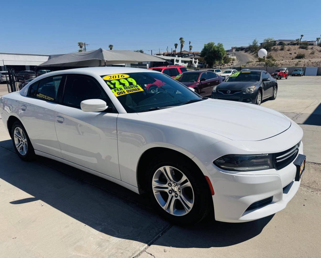 2016 White Dodge Charger SE (2C3CDXBG2GH) with an 3.6L V6 DOHC 24V engine, 8A transmission, located at 2190 Hwy 95, Bullhead City, AZ, 86442, (928) 704-0060, 0.000000, 0.000000 - 2016 Dodge Charger SE. 1 owner clean carfax. no accidents. Completely serviced. Free warranty. free carfax, financing available. - Photo#0