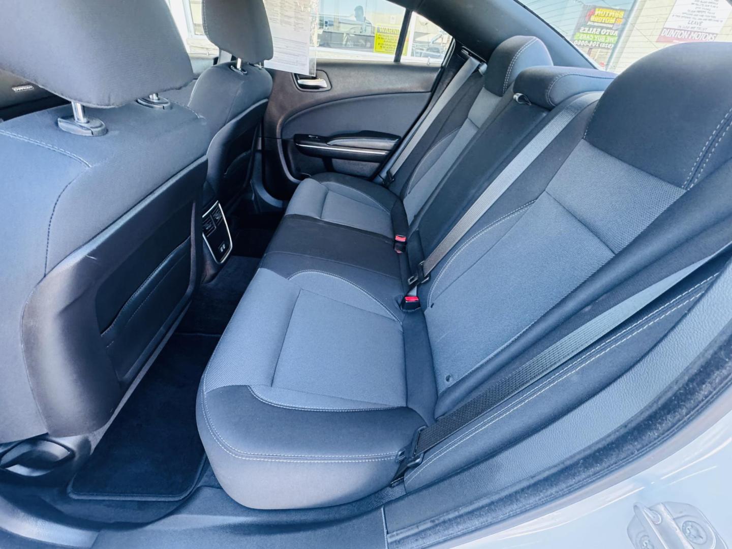 2016 White Dodge Charger SE (2C3CDXBG2GH) with an 3.6L V6 DOHC 24V engine, 8A transmission, located at 2190 Hwy 95, Bullhead City, AZ, 86442, (928) 704-0060, 0.000000, 0.000000 - 2016 Dodge Charger SE. 1 owner clean carfax. no accidents. Completely serviced. Free warranty. free carfax, financing available. - Photo#4