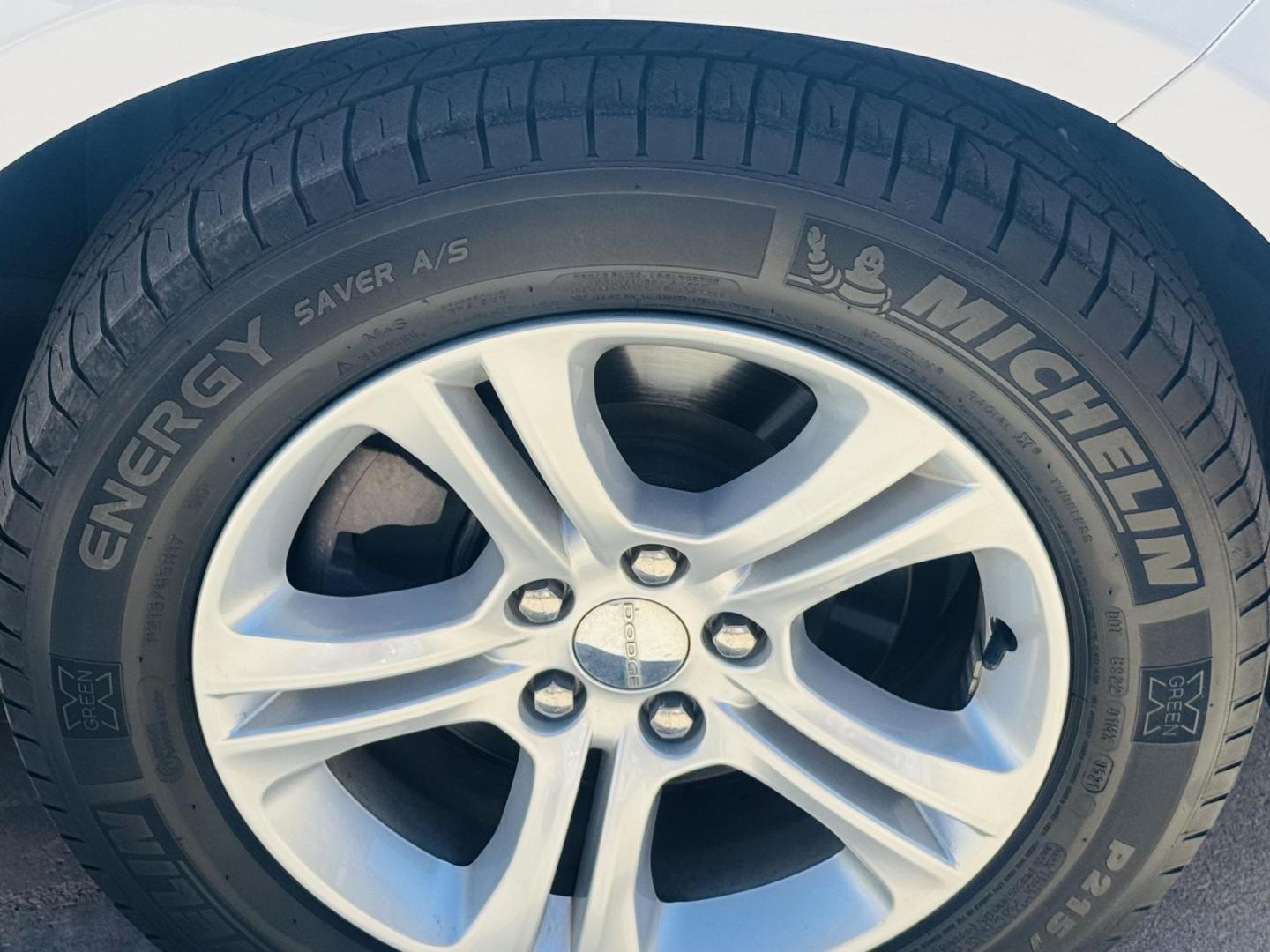 2016 White Dodge Charger SE (2C3CDXBG2GH) with an 3.6L V6 DOHC 24V engine, 8A transmission, located at 2190 Hwy 95, Bullhead City, AZ, 86442, (928) 704-0060, 0.000000, 0.000000 - 2016 Dodge Charger SE. 1 owner clean carfax. no accidents. Completely serviced. Free warranty. free carfax, financing available. - Photo#7