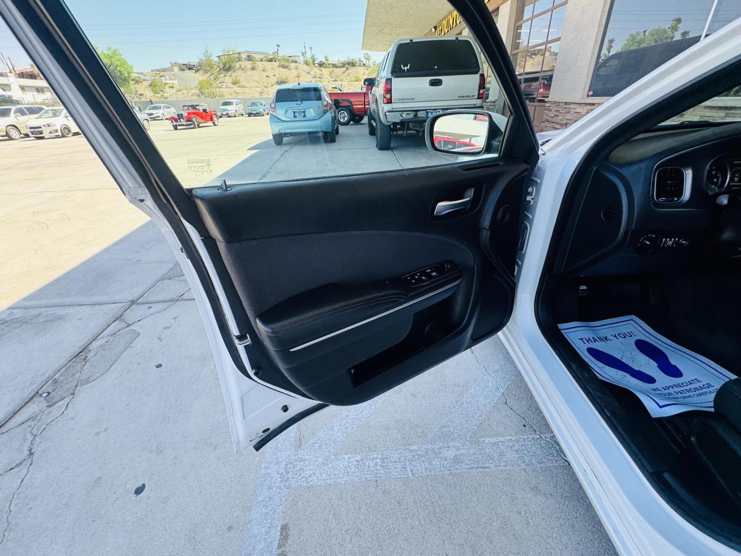 2016 White Dodge Charger SE (2C3CDXBG2GH) with an 3.6L V6 DOHC 24V engine, 8A transmission, located at 2190 Hwy 95, Bullhead City, AZ, 86442, (928) 704-0060, 0.000000, 0.000000 - 2016 Dodge Charger SE. 1 owner clean carfax. no accidents. Completely serviced. Free warranty. free carfax, financing available. - Photo#10