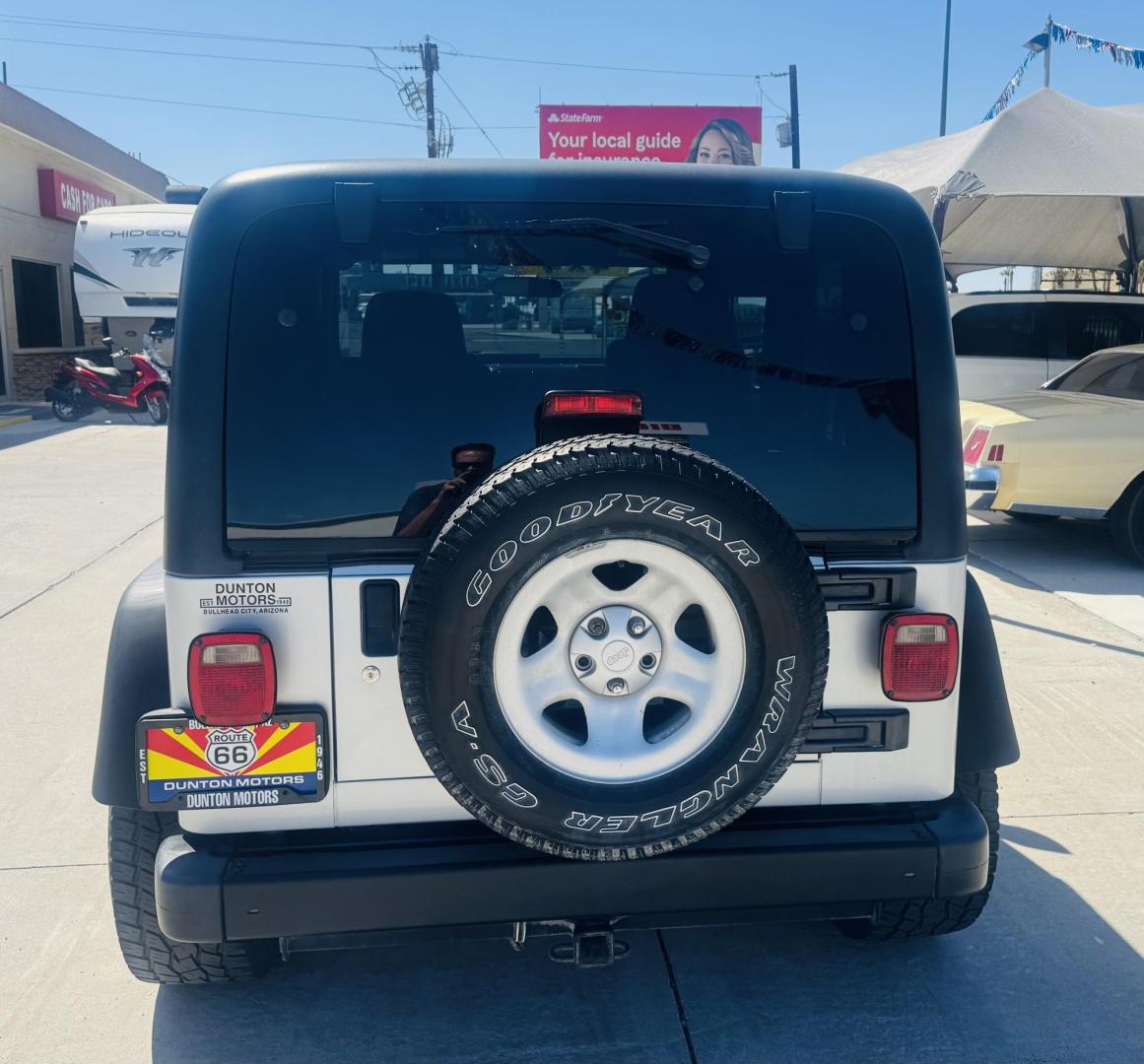 2005 Silver Jeep Wrangler Sport (1J4FA49S15P) with an 4.0L L6 OHV 12V engine, located at 2190 Hwy 95, Bullhead City, AZ, 86442, (928) 704-0060, 0.000000, 0.000000 - 2005 Jeep wrangler Sport. Automatic 4.0 V6. hard top , hard doors. ice cold a/c. brand new windshield. super super low original miles. Only 46,000. Arizona title. Free and clear . - Photo#3