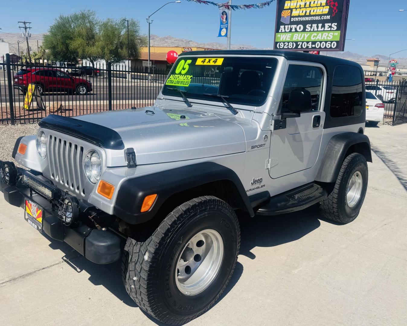 2005 Silver Jeep Wrangler Sport (1J4FA49S15P) with an 4.0L L6 OHV 12V engine, located at 2190 Hwy 95, Bullhead City, AZ, 86442, (928) 704-0060, 0.000000, 0.000000 - 2005 Jeep wrangler Sport. Automatic 4.0 V6. hard top , hard doors. ice cold a/c. brand new windshield. super super low original miles. Only 46,000. Arizona title. Free and clear . - Photo#12