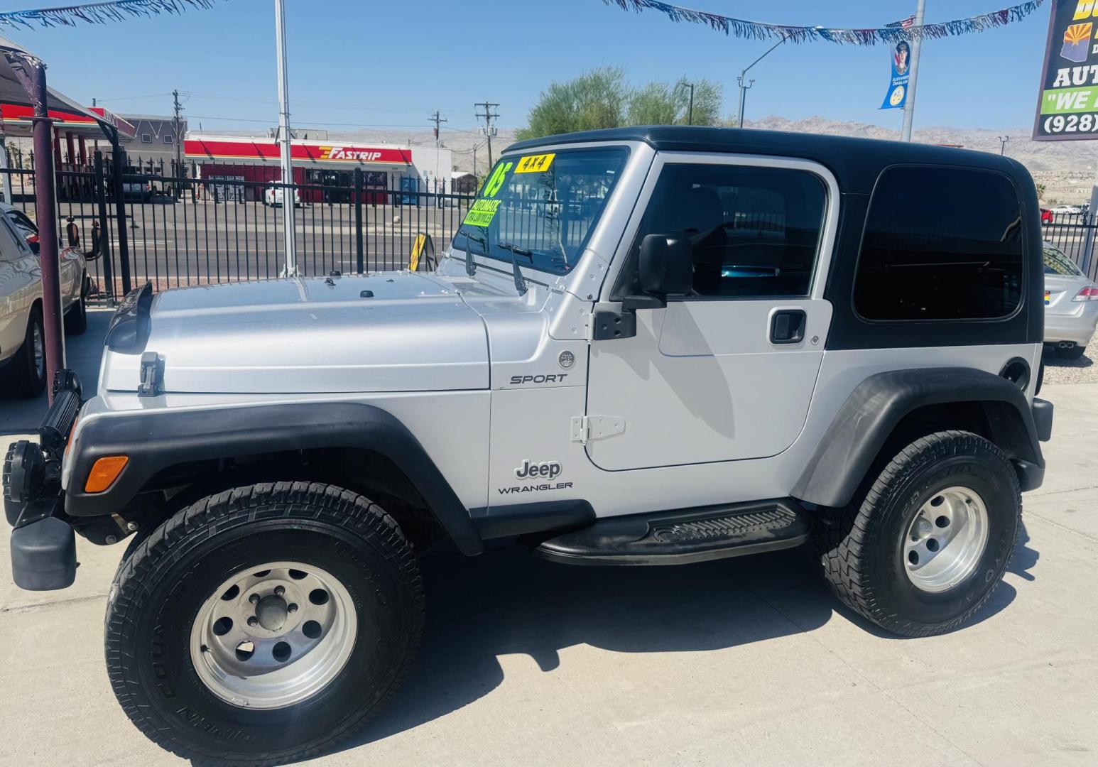 2005 Silver Jeep Wrangler Sport (1J4FA49S15P) with an 4.0L L6 OHV 12V engine, located at 2190 Hwy 95, Bullhead City, AZ, 86442, (928) 704-0060, 0.000000, 0.000000 - 2005 Jeep wrangler Sport. Automatic 4.0 V6. hard top , hard doors. ice cold a/c. brand new windshield. super super low original miles. Only 46,000. Arizona title. Free and clear . - Photo#11