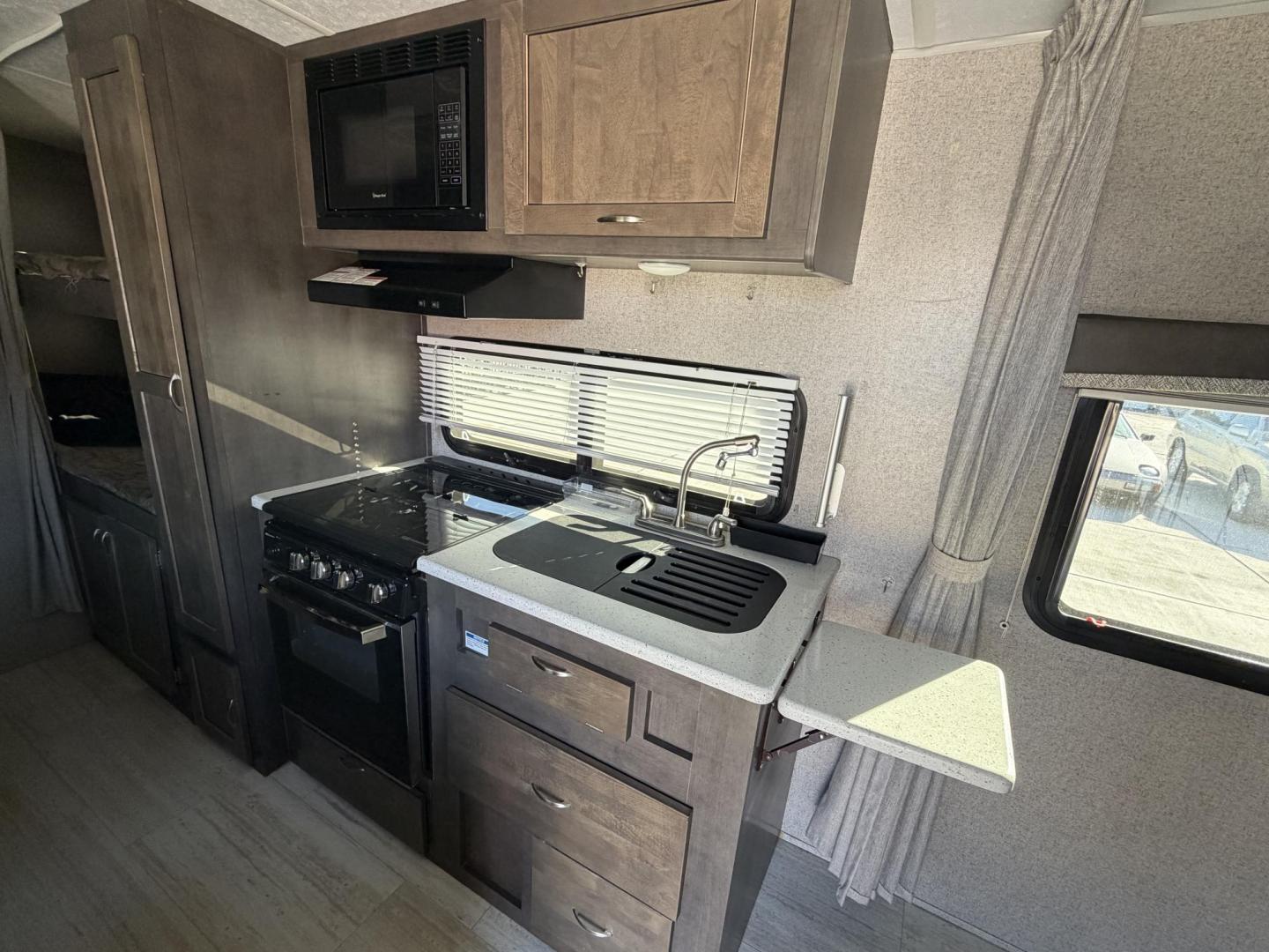2019 White Forest River Rockwood Mini Lite 2306 - (4X4TRLY27KD) , located at 2190 Hwy 95, Bullhead City, AZ, 86442, (928) 704-0060, 0.000000, 0.000000 - On consignment, This super clean 2019 Forest River Rockwood 2306 travel trailer. Mini Lite. 23 ft. Electric tongue jack. 2 new batteries. electric awning. led lighting . sleeps 6. can easily be towed with half ton truck or suv. GVWR is 2660 lbs. has front folding bed. two bunk beds on side and dini - Photo#17