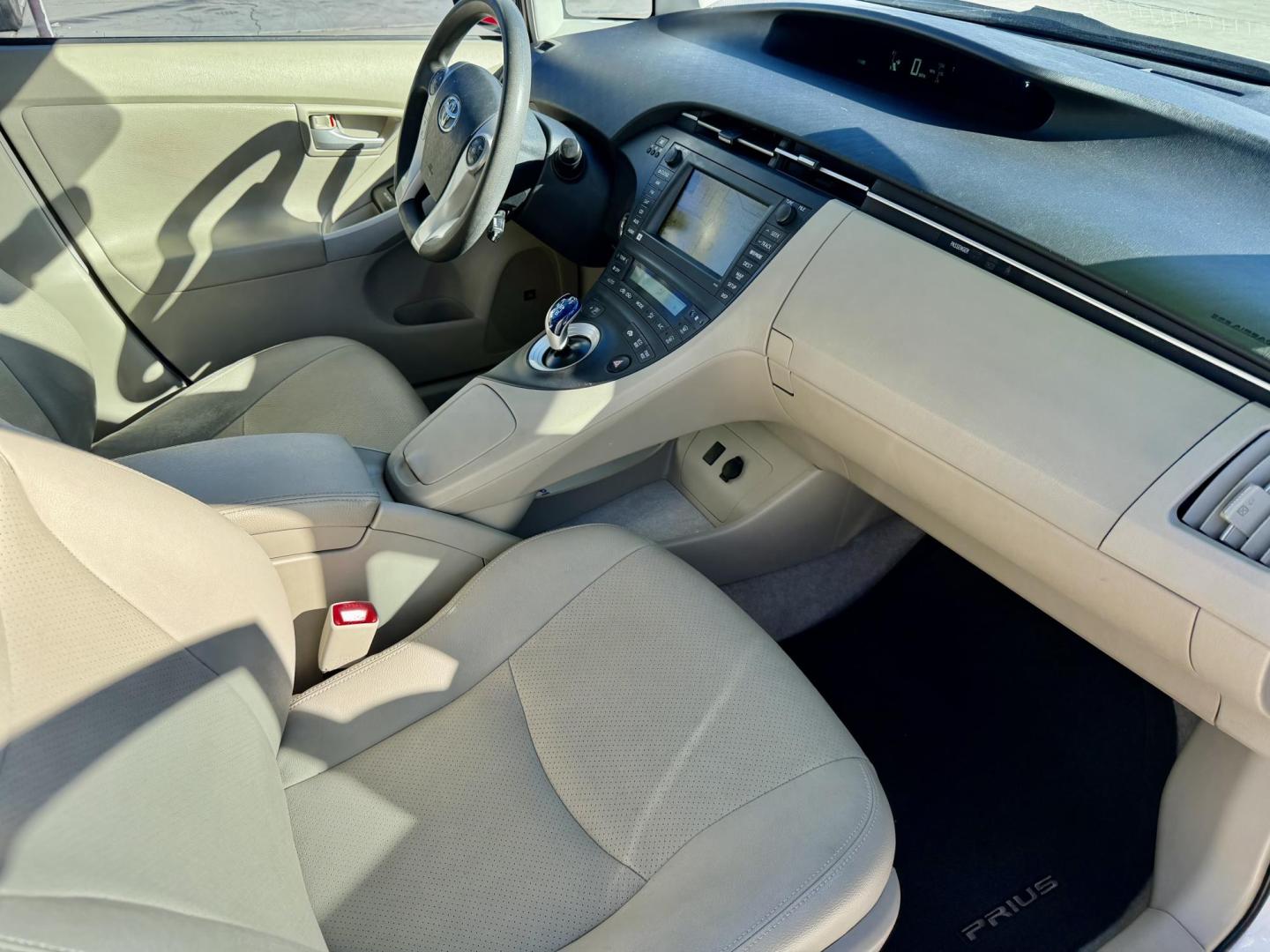 2010 White Toyota Prius Prius II (JTDKN3DU7A0) with an 1.8L L4 DOHC 16V engine, Continuously Variable Transmisson transmission, located at 2190 Hwy 95, Bullhead City, AZ, 86442, (928) 704-0060, 0.000000, 0.000000 - 1 owner. super clean. free carfax. free warranty. over 45 MPG. - Photo#6