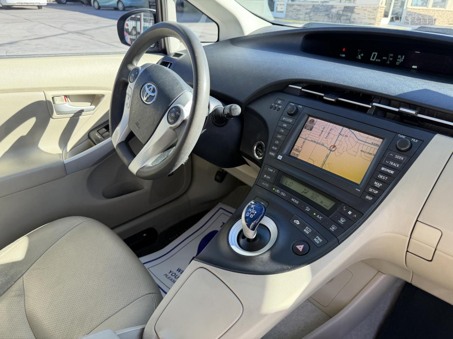 2010 White Toyota Prius Prius II (JTDKN3DU7A0) with an 1.8L L4 DOHC 16V engine, Continuously Variable Transmisson transmission, located at 2190 Hwy 95, Bullhead City, AZ, 86442, (928) 704-0060, 0.000000, 0.000000 - 1 owner. super clean. free carfax. free warranty. over 45 MPG. - Photo#5