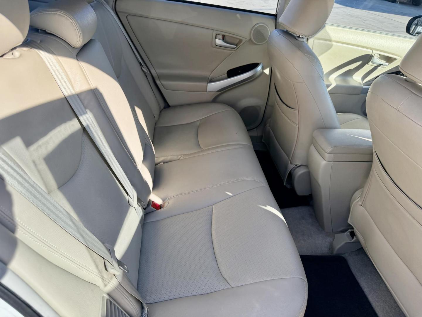 2010 White Toyota Prius Prius II (JTDKN3DU7A0) with an 1.8L L4 DOHC 16V engine, Continuously Variable Transmisson transmission, located at 2190 Hwy 95, Bullhead City, AZ, 86442, (928) 704-0060, 0.000000, 0.000000 - 1 owner. super clean. free carfax. free warranty. over 45 MPG. - Photo#9