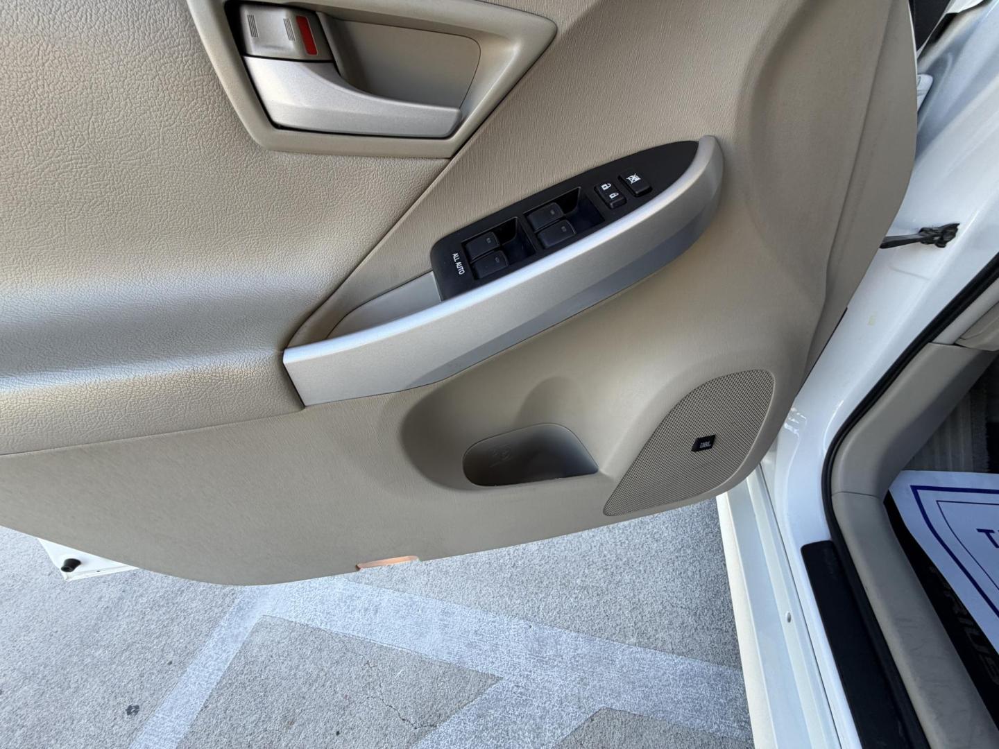 2010 White Toyota Prius Prius II (JTDKN3DU7A0) with an 1.8L L4 DOHC 16V engine, Continuously Variable Transmisson transmission, located at 2190 Hwy 95, Bullhead City, AZ, 86442, (928) 704-0060, 0.000000, 0.000000 - 1 owner. super clean. free carfax. free warranty. over 45 MPG. - Photo#12