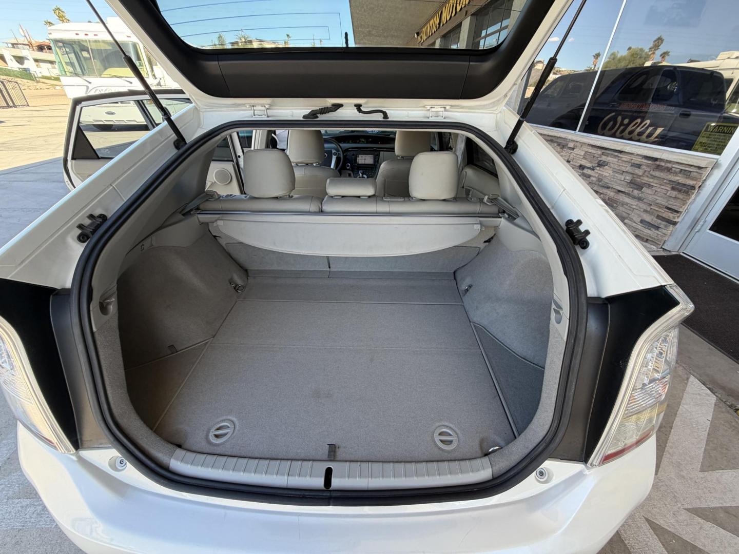 2010 White Toyota Prius Prius II (JTDKN3DU7A0) with an 1.8L L4 DOHC 16V engine, Continuously Variable Transmisson transmission, located at 2190 Hwy 95, Bullhead City, AZ, 86442, (928) 704-0060, 0.000000, 0.000000 - 1 owner. super clean. free carfax. free warranty. over 45 MPG. - Photo#15