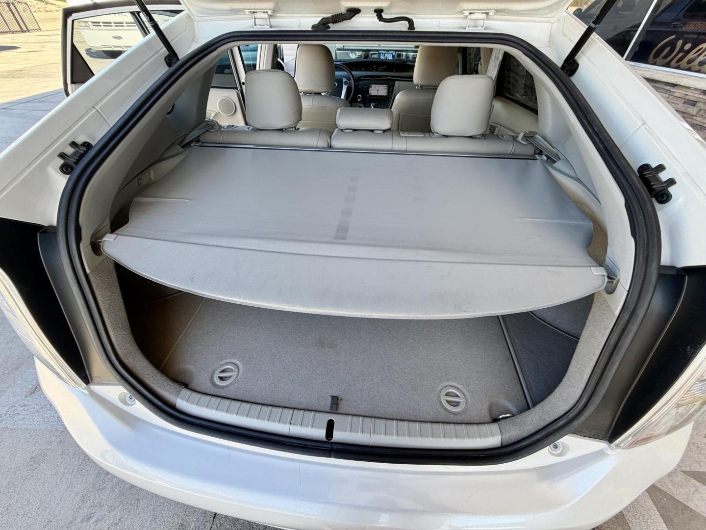 2010 White Toyota Prius Prius II (JTDKN3DU7A0) with an 1.8L L4 DOHC 16V engine, Continuously Variable Transmisson transmission, located at 2190 Hwy 95, Bullhead City, AZ, 86442, (928) 704-0060, 0.000000, 0.000000 - 1 owner. super clean. free carfax. free warranty. over 45 MPG. - Photo#16