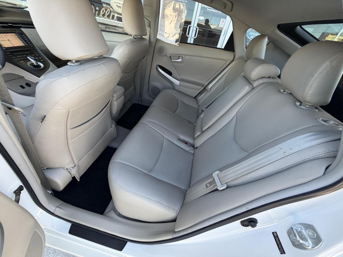 2010 White Toyota Prius Prius II (JTDKN3DU7A0) with an 1.8L L4 DOHC 16V engine, Continuously Variable Transmisson transmission, located at 2190 Hwy 95, Bullhead City, AZ, 86442, (928) 704-0060, 0.000000, 0.000000 - 1 owner. super clean. free carfax. free warranty. over 45 MPG. - Photo#19