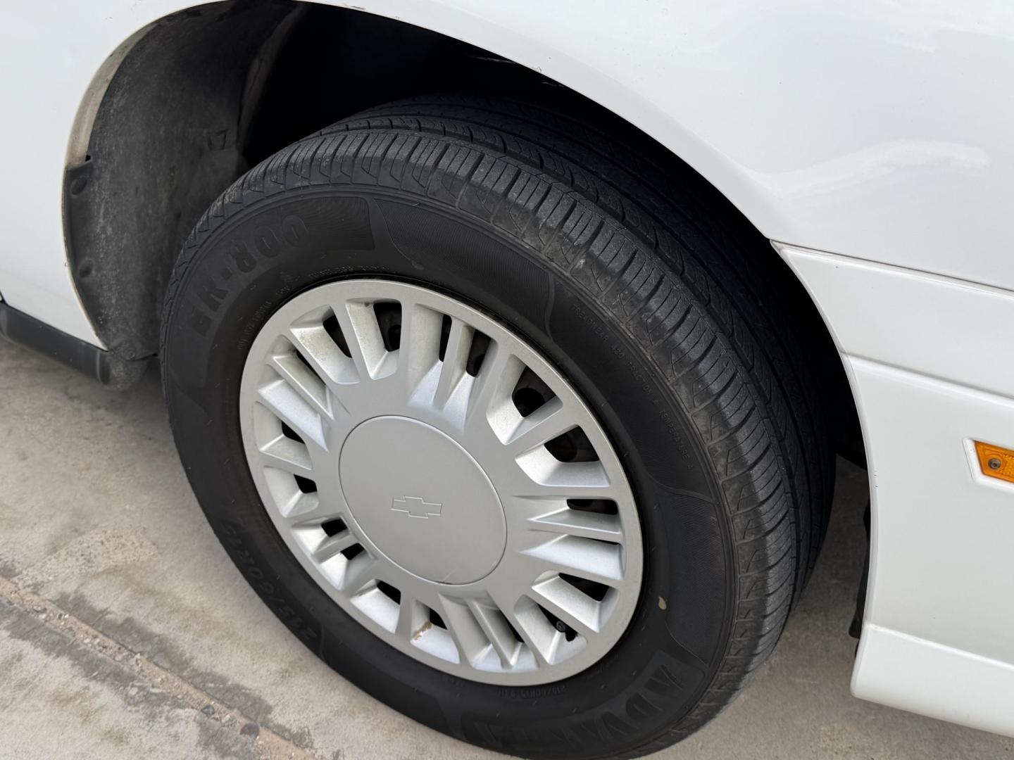 2003 White Chevrolet Malibu Base (1G1ND52J73M) with an 3.1L V6 OHV 12V engine, 4-Speed Automatic Overdrive transmission, located at 2190 Hwy 95, Bullhead City, AZ, 86442, (928) 704-0060, 0.000000, 0.000000 - in house financing available. - Photo#3