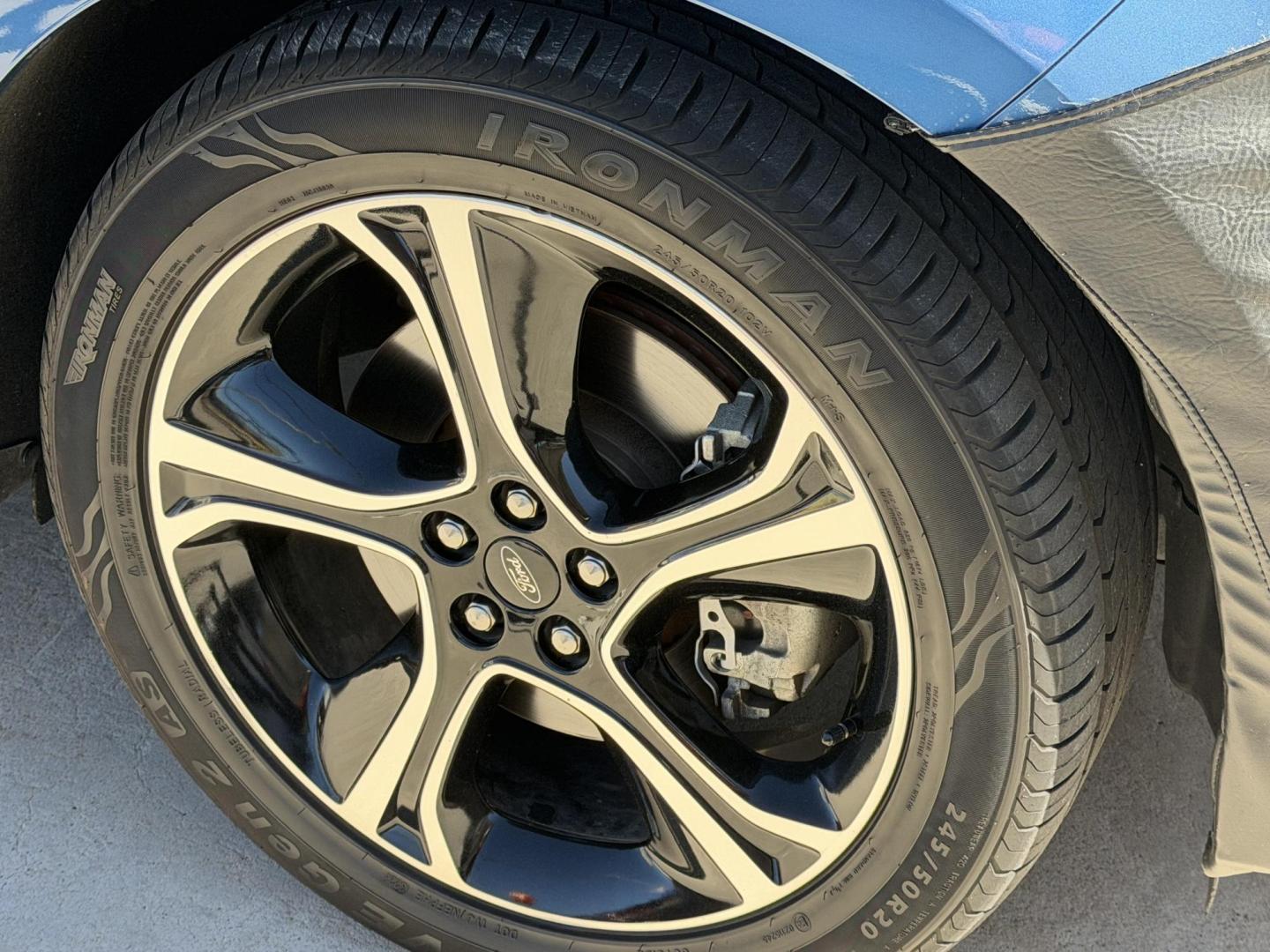 2019 Blue metallic /black Ford Edge Sport AWD (2FMPK4AP2KB) with an 2.7L V6 DOCH 24V engine, 6A transmission, located at 2190 Hwy 95, Bullhead City, AZ, 86442, (928) 704-0060, 0.000000, 0.000000 - 2019 Ford Edge. All wheel drive. 1 owner. only 74k miles. Elderly owned. Fully loaded. leather, moonroof, heater and cooled seats. backup camera, free carfax, free warranty. custom front sports bra , seat covers, dash matt. this customer took excellent care of this super clean great running SUV. own - Photo#5