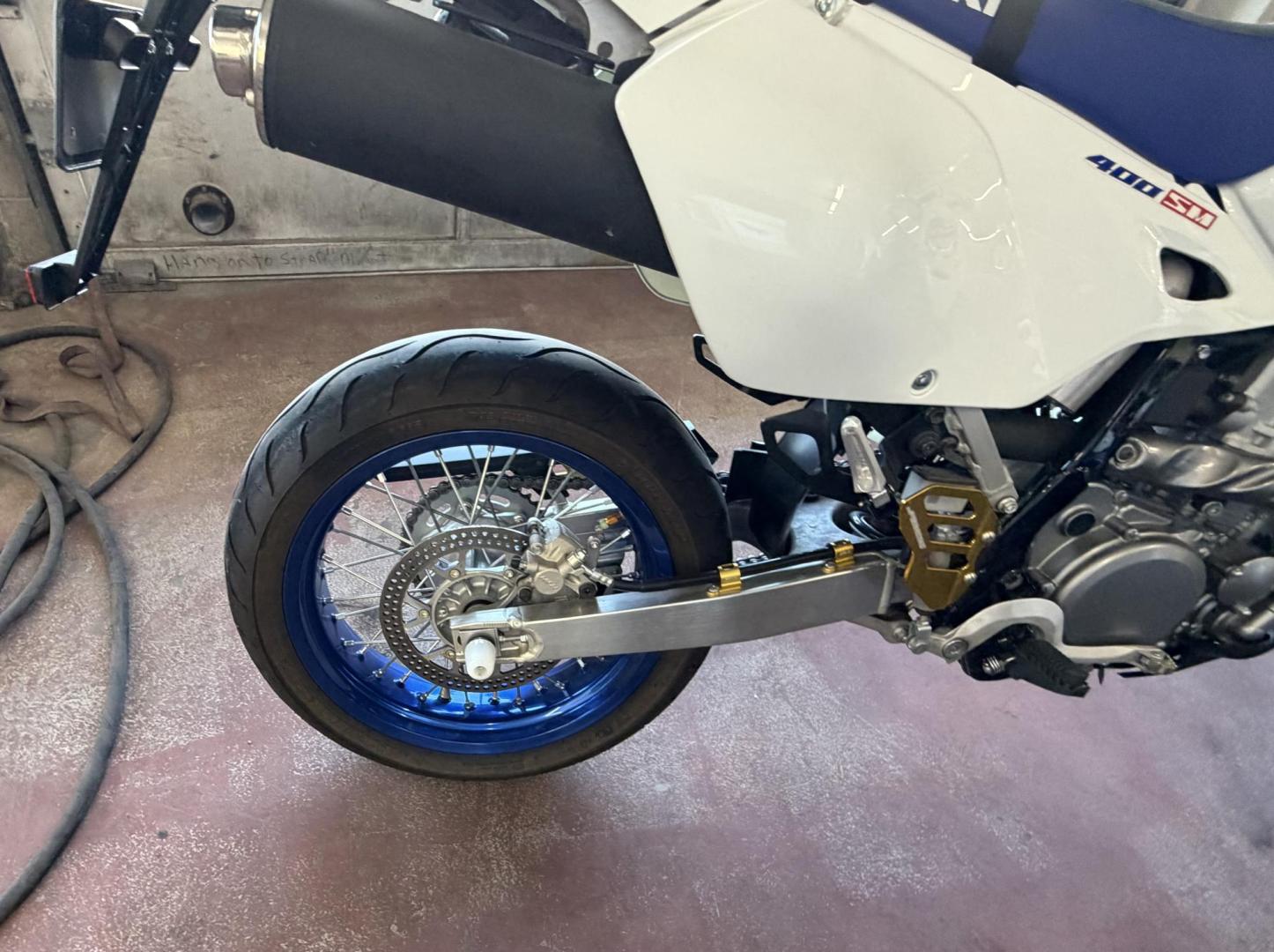 2023 White Suzuki DR-Z400SM - (JS1SK44A6P7) with an 398CC engine, located at 2190 Hwy 95, Bullhead City, AZ, 86442, (928) 704-0060, 0.000000, 0.000000 - On consignment. 2023 Suzuki Dr-Z400SM. 1 owner . like new. only 69 miles. Free and clear title. custom wheels. - Photo#3