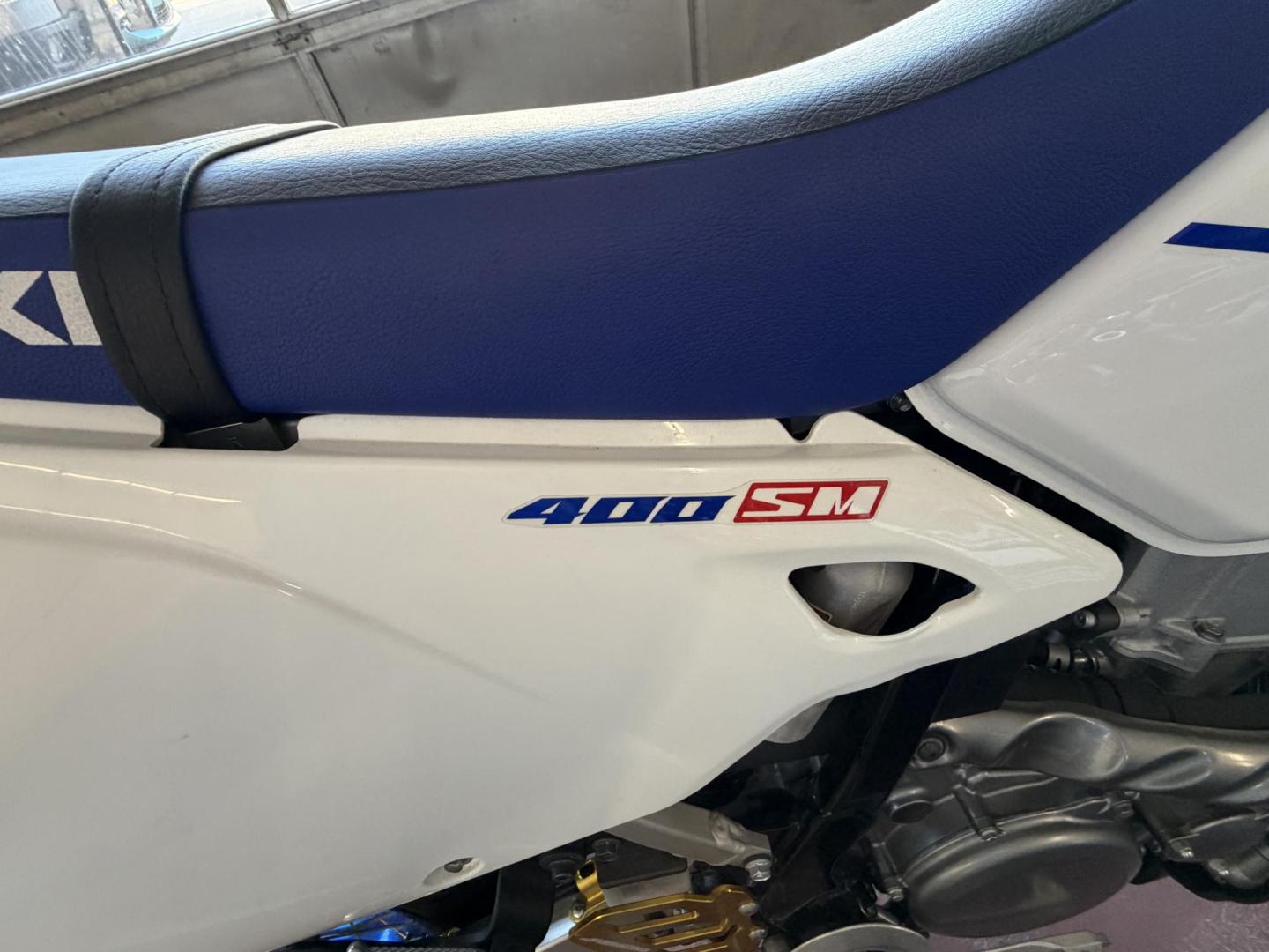 2023 White Suzuki DR-Z400SM - (JS1SK44A6P7) with an 398CC engine, located at 2190 Hwy 95, Bullhead City, AZ, 86442, (928) 704-0060, 0.000000, 0.000000 - On consignment. 2023 Suzuki Dr-Z400SM. 1 owner . like new. only 69 miles. Free and clear title. custom wheels. - Photo#6
