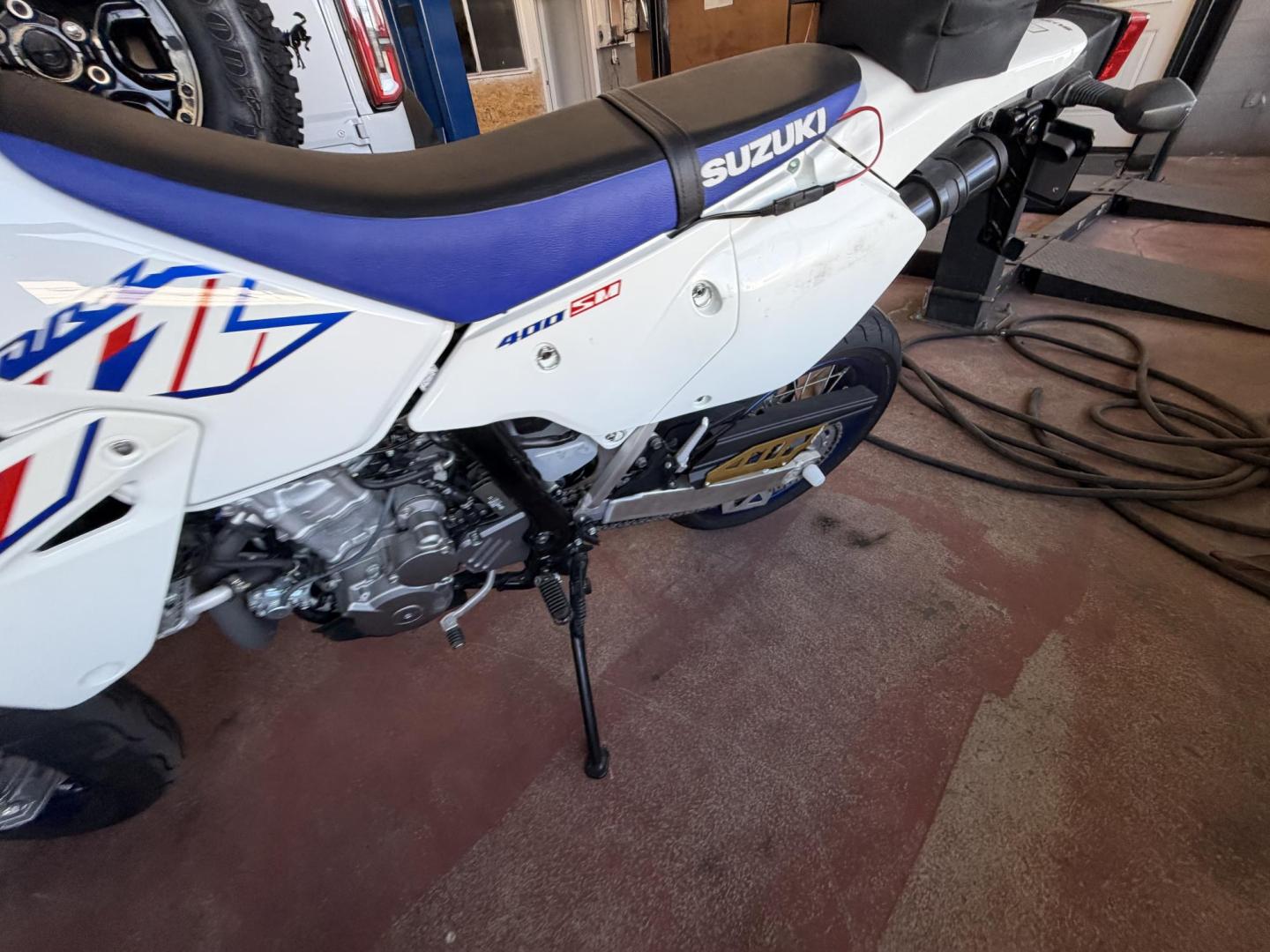 2023 White Suzuki DR-Z400SM - (JS1SK44A6P7) with an 398CC engine, located at 2190 Hwy 95, Bullhead City, AZ, 86442, (928) 704-0060, 0.000000, 0.000000 - On consignment. 2023 Suzuki Dr-Z400SM. 1 owner . like new. only 69 miles. Free and clear title. custom wheels. - Photo#11