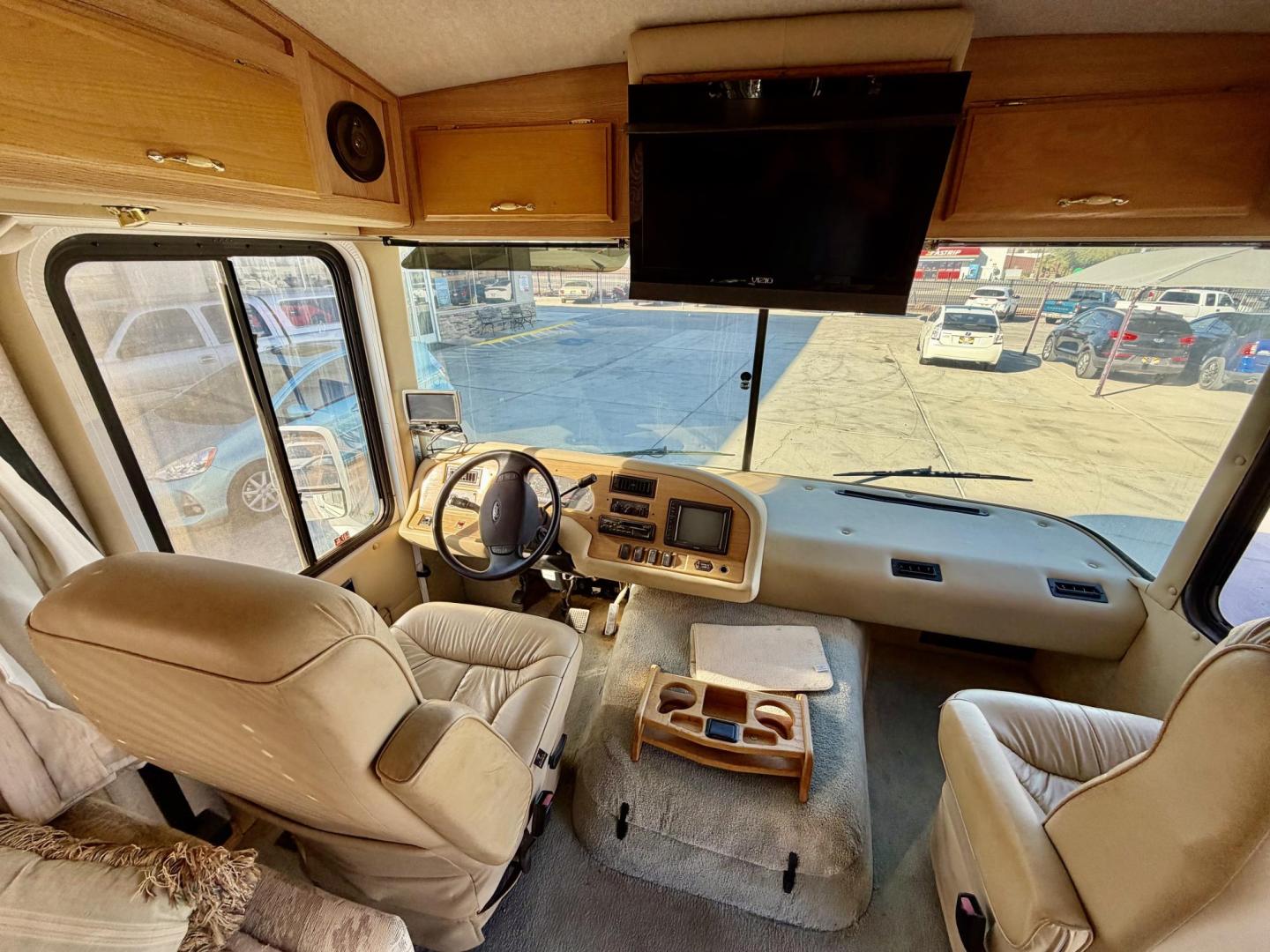 2003 White Rexhaul Vision M29 - (1FCMF53S730) with an 6.8L V10 SOHC 20V engine, located at 2190 Hwy 95, Bullhead City, AZ, 86442, (928) 704-0060, 0.000000, 0.000000 - 2003 Rexhaul Vision Motorhome. only 24k miles. Trition V10 . Generator. Lots of extras to go with it. New mattress. In great shape for the year. Tires are 2 years old. everything works. Tow package on back to haul a car/trailer. Free and clear title. The 2003 Rexhall Vision M29 specifications includ - Photo#4