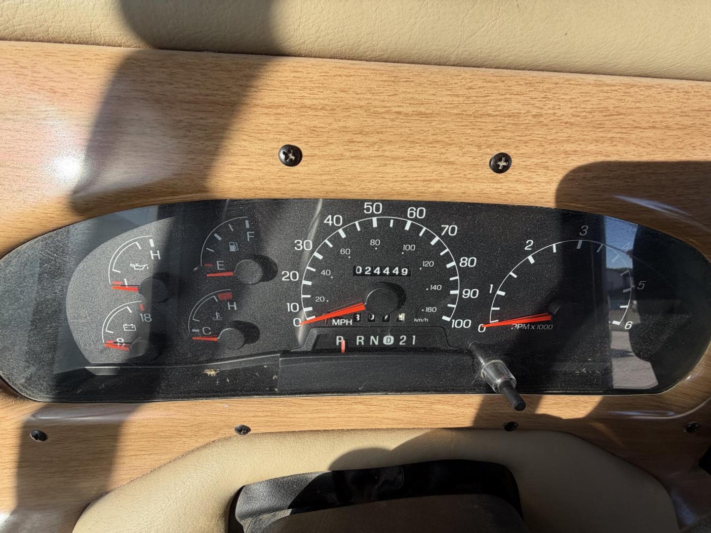 2003 White Rexhaul Vision M29 - (1FCMF53S730) with an 6.8L V10 SOHC 20V engine, located at 2190 Hwy 95, Bullhead City, AZ, 86442, (928) 704-0060, 0.000000, 0.000000 - 2003 Rexhaul Vision Motorhome. only 24k miles. Trition V10 . Generator. Lots of extras to go with it. New mattress. In great shape for the year. Tires are 2 years old. everything works. Tow package on back to haul a car/trailer. Free and clear title. The 2003 Rexhall Vision M29 specifications includ - Photo#3