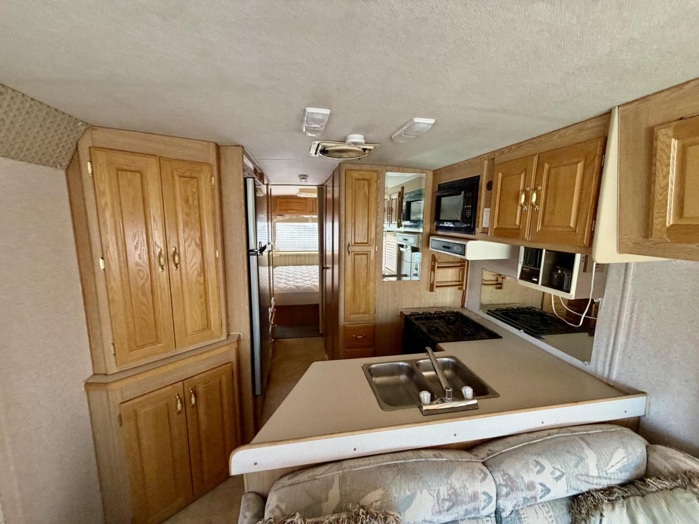 2003 White Rexhaul Vision M29 - (1FCMF53S730) with an 6.8L V10 SOHC 20V engine, located at 2190 Hwy 95, Bullhead City, AZ, 86442, (928) 704-0060, 0.000000, 0.000000 - 2003 Rexhaul Vision Motorhome. only 24k miles. Trition V10 . Generator. Lots of extras to go with it. New mattress. In great shape for the year. Tires are 2 years old. everything works. Tow package on back to haul a car/trailer. Free and clear title. The 2003 Rexhall Vision M29 specifications includ - Photo#5