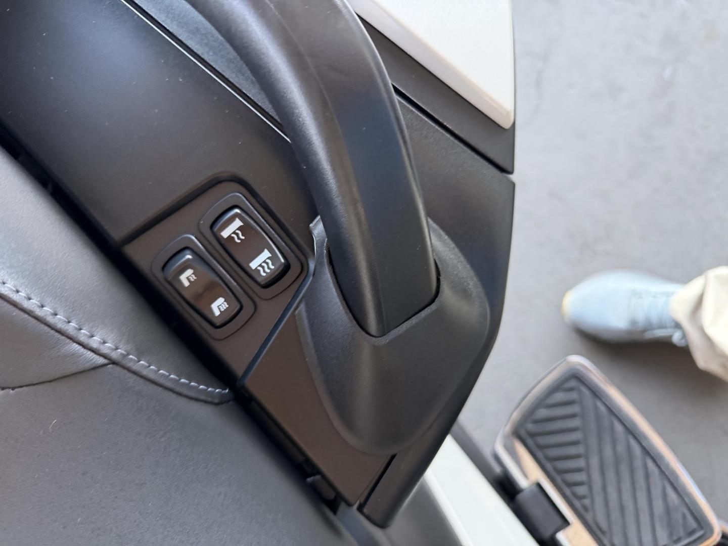 2020 White Can-Am Spyder RT/RTS/RTS SP/RT L - (2BXNBDD20LV) , located at 2190 Hwy 95, Bullhead City, AZ, 86442, (928) 704-0060, 0.000000, 0.000000 - 2020 can am spider RT only 2900 miles 1 owner lots of extras - Photo#15