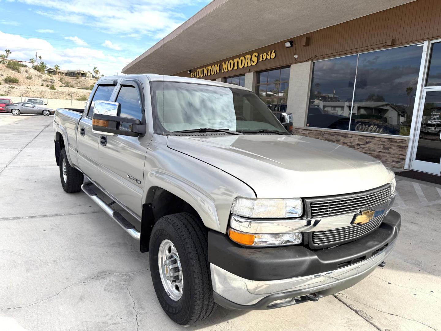 2002 Charcoal /grey Chevrolet Silverado 2500HD Crew Cab Long Bed 4WD (1GCHK23U92F) with an 6.0L V8 OHV 16V engine, located at 2190 Hwy 95, Bullhead City, AZ, 86442, (928) 704-0060, 0.000000, 0.000000 - 2002 Chevrolet Silverado crew cab short bed 4x4. Brand new tires . completelyt serviced. power windows, locks, tilt cruise. bedliner. tow package. 2500 series 6.0 engine. free and clear arizona title. Only at Dunton Motors. Financing available on approved credit. - Photo#0