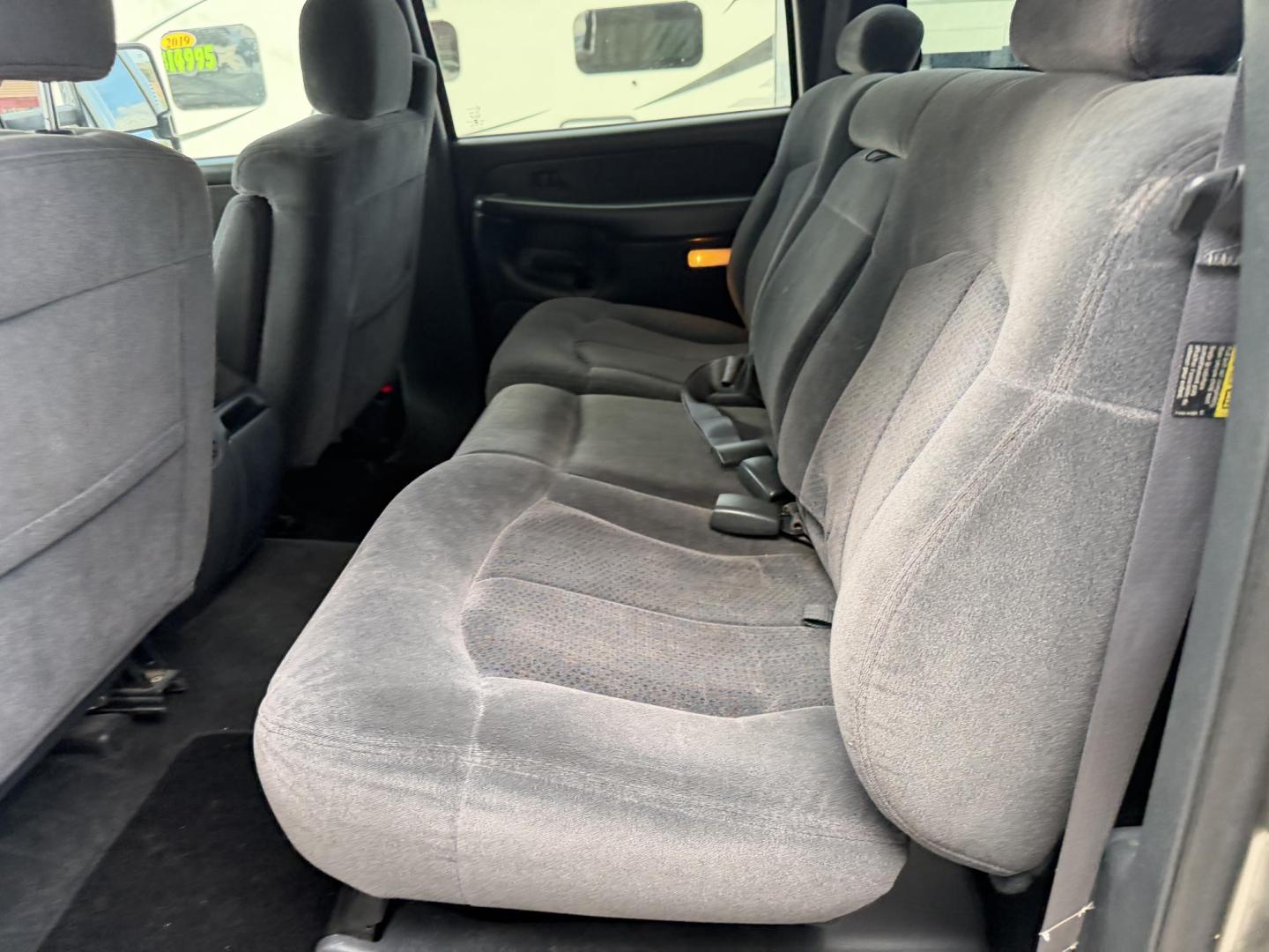 2002 Charcoal /grey Chevrolet Silverado 2500HD Crew Cab Long Bed 4WD (1GCHK23U92F) with an 6.0L V8 OHV 16V engine, located at 2190 Hwy 95, Bullhead City, AZ, 86442, (928) 704-0060, 0.000000, 0.000000 - 2002 Chevrolet Silverado crew cab short bed 4x4. Brand new tires . completelyt serviced. power windows, locks, tilt cruise. bedliner. tow package. 2500 series 6.0 engine. free and clear arizona title. Only at Dunton Motors. Financing available on approved credit. - Photo#7