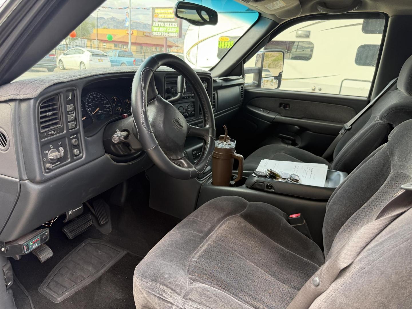 2002 Charcoal /grey Chevrolet Silverado 2500HD Crew Cab Long Bed 4WD (1GCHK23U92F) with an 6.0L V8 OHV 16V engine, located at 2190 Hwy 95, Bullhead City, AZ, 86442, (928) 704-0060, 0.000000, 0.000000 - 2002 Chevrolet Silverado crew cab short bed 4x4. Brand new tires . completelyt serviced. power windows, locks, tilt cruise. bedliner. tow package. 2500 series 6.0 engine. free and clear arizona title. Only at Dunton Motors. Financing available on approved credit. - Photo#6
