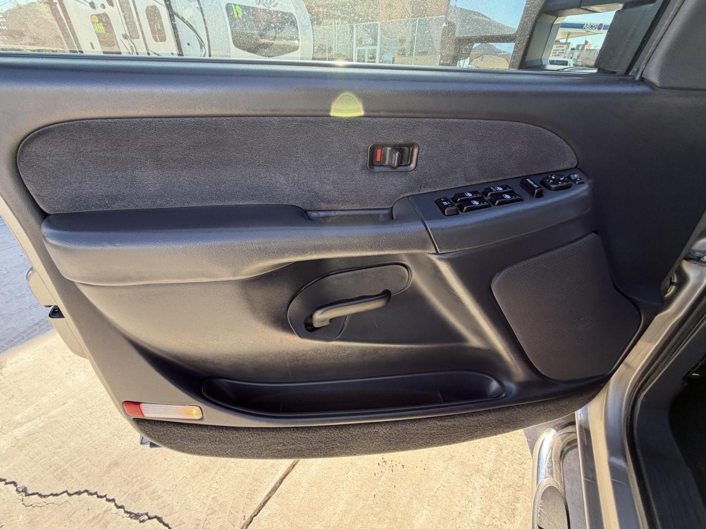 2002 Charcoal /grey Chevrolet Silverado 2500HD Crew Cab Long Bed 4WD (1GCHK23U92F) with an 6.0L V8 OHV 16V engine, located at 2190 Hwy 95, Bullhead City, AZ, 86442, (928) 704-0060, 0.000000, 0.000000 - 2002 Chevrolet Silverado crew cab short bed 4x4. Brand new tires . completelyt serviced. power windows, locks, tilt cruise. bedliner. tow package. 2500 series 6.0 engine. free and clear arizona title. Only at Dunton Motors. Financing available on approved credit. - Photo#15