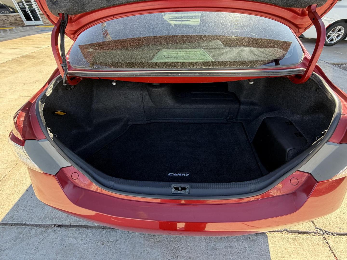 2010 Red /grey Toyota Camry Hybrid Sedan (4T1BB3EK9AU) with an 2.4L L4 DOHC 16V HYBRID engine, located at 2190 Hwy 95, Bullhead City, AZ, 86442, (928) 704-0060, 0.000000, 0.000000 - Photo#4